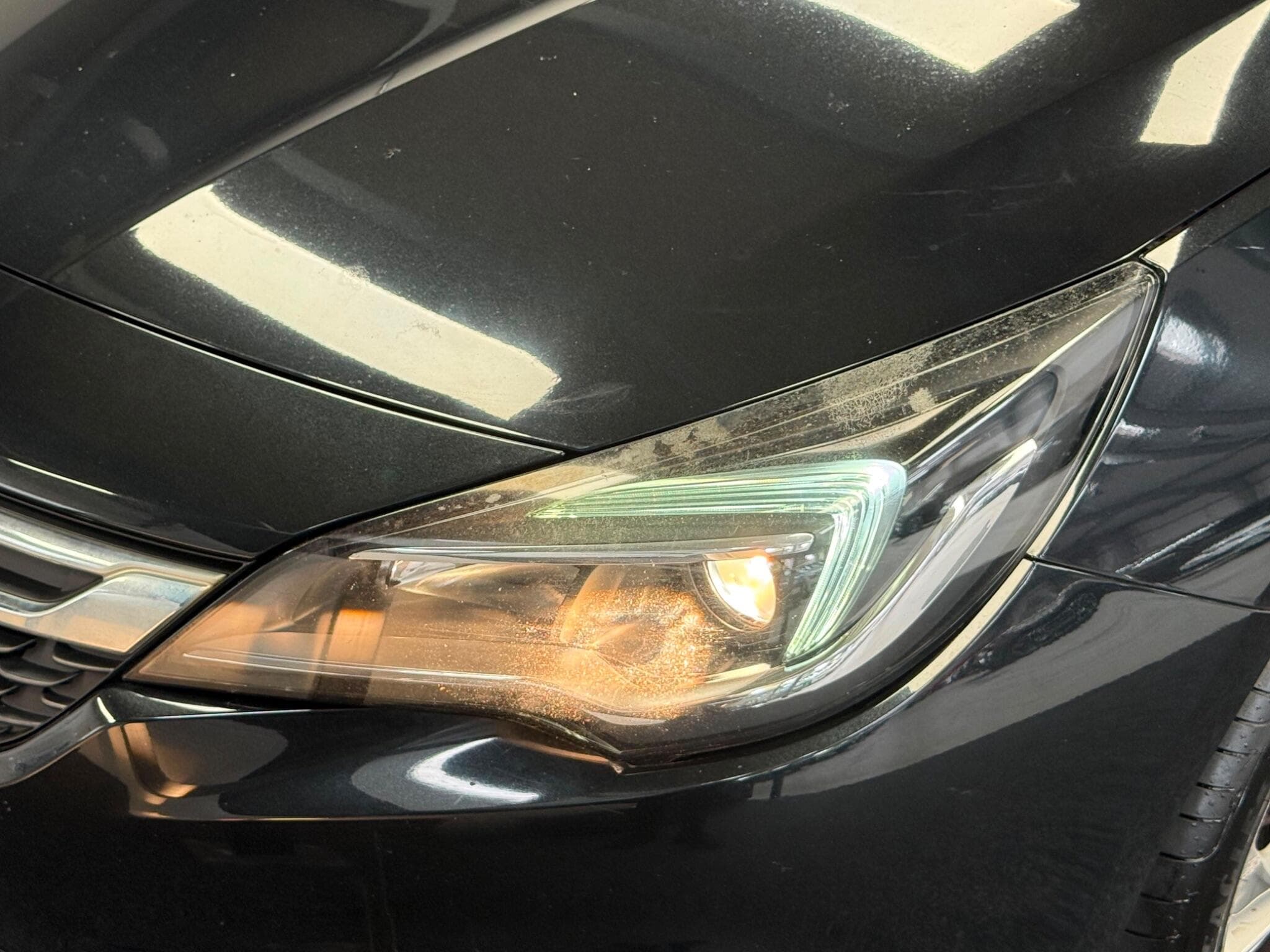 2016 Vauxhall Astra - Thumbnail 39