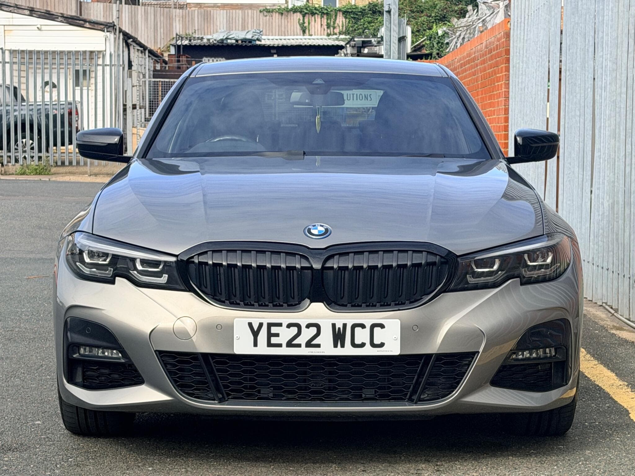 2022 BMW 3 Series - Image 4