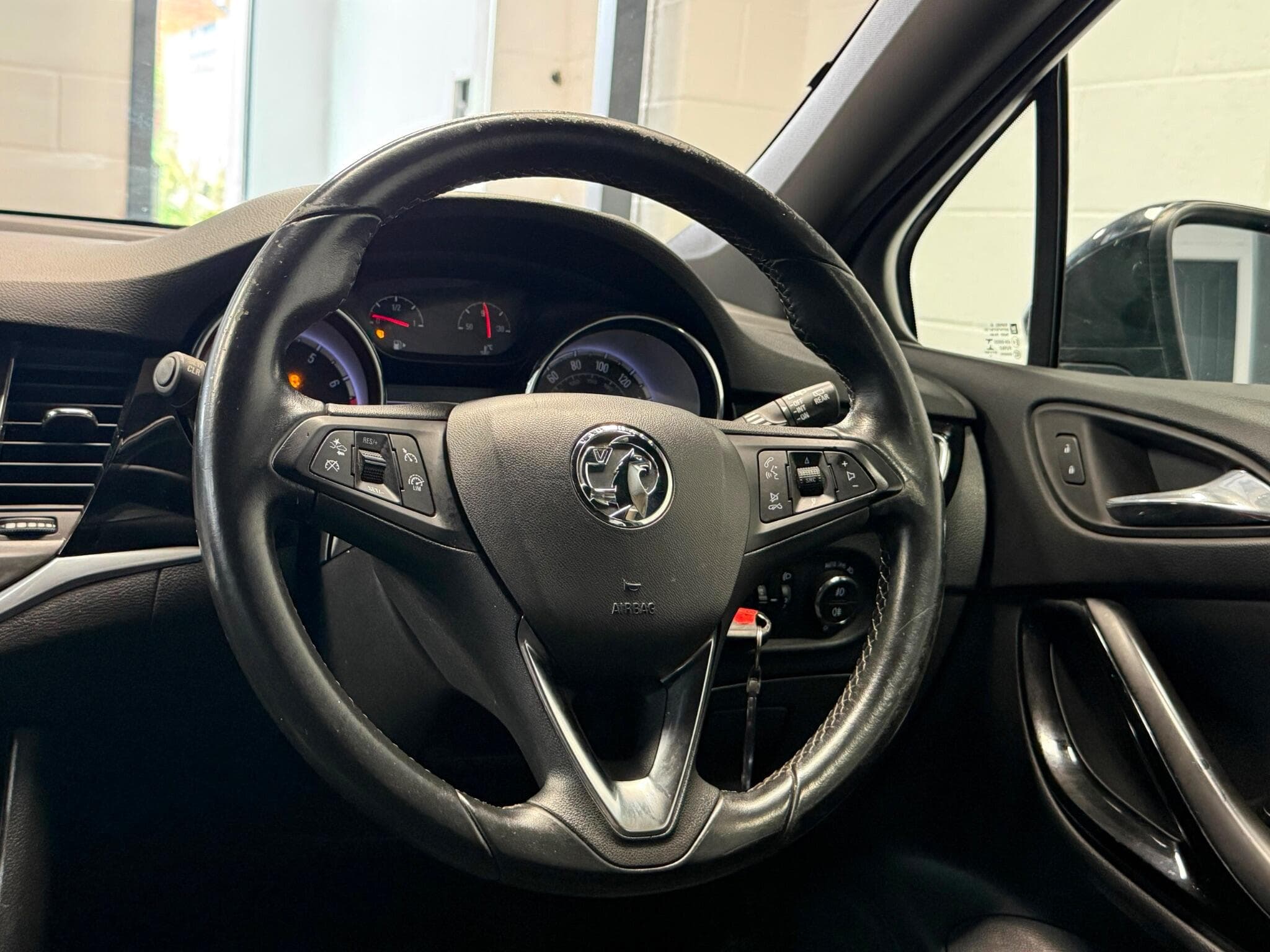 2016 Vauxhall Astra - Thumbnail 29