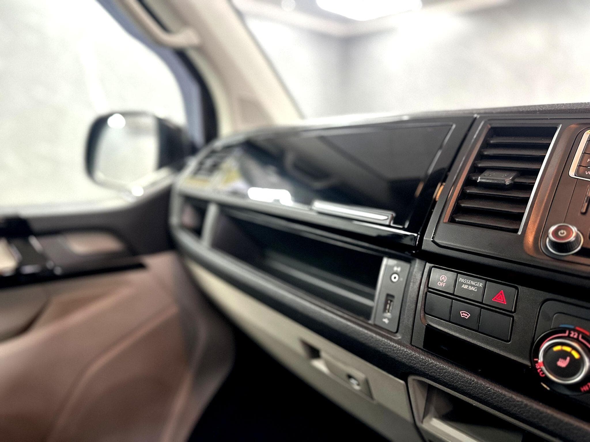 2016 Volkswagen Transporter - Thumbnail 29