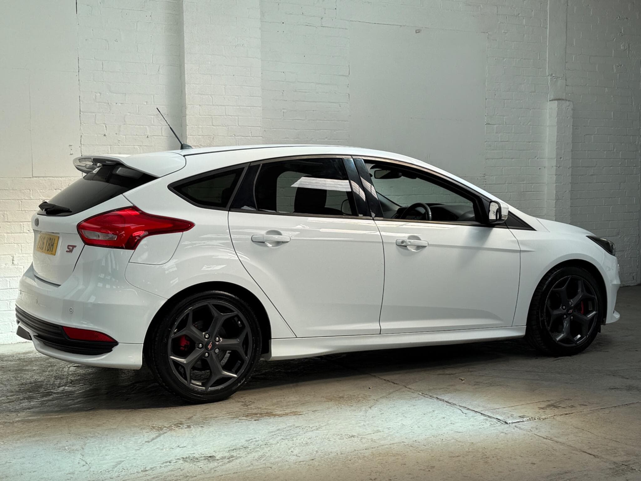 2016 Ford Focus - Thumbnail 8