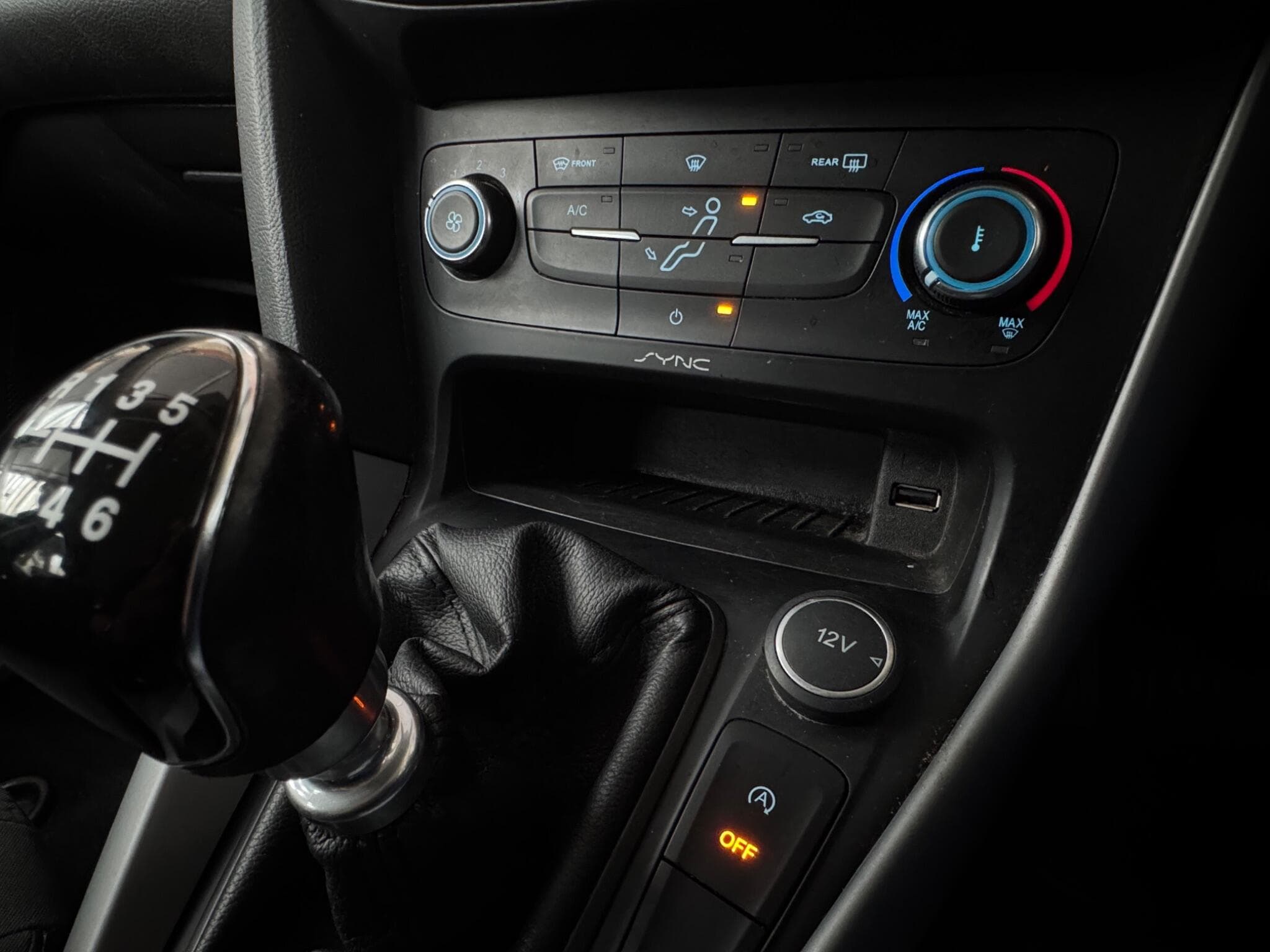 2015 Ford Focus - Thumbnail 19