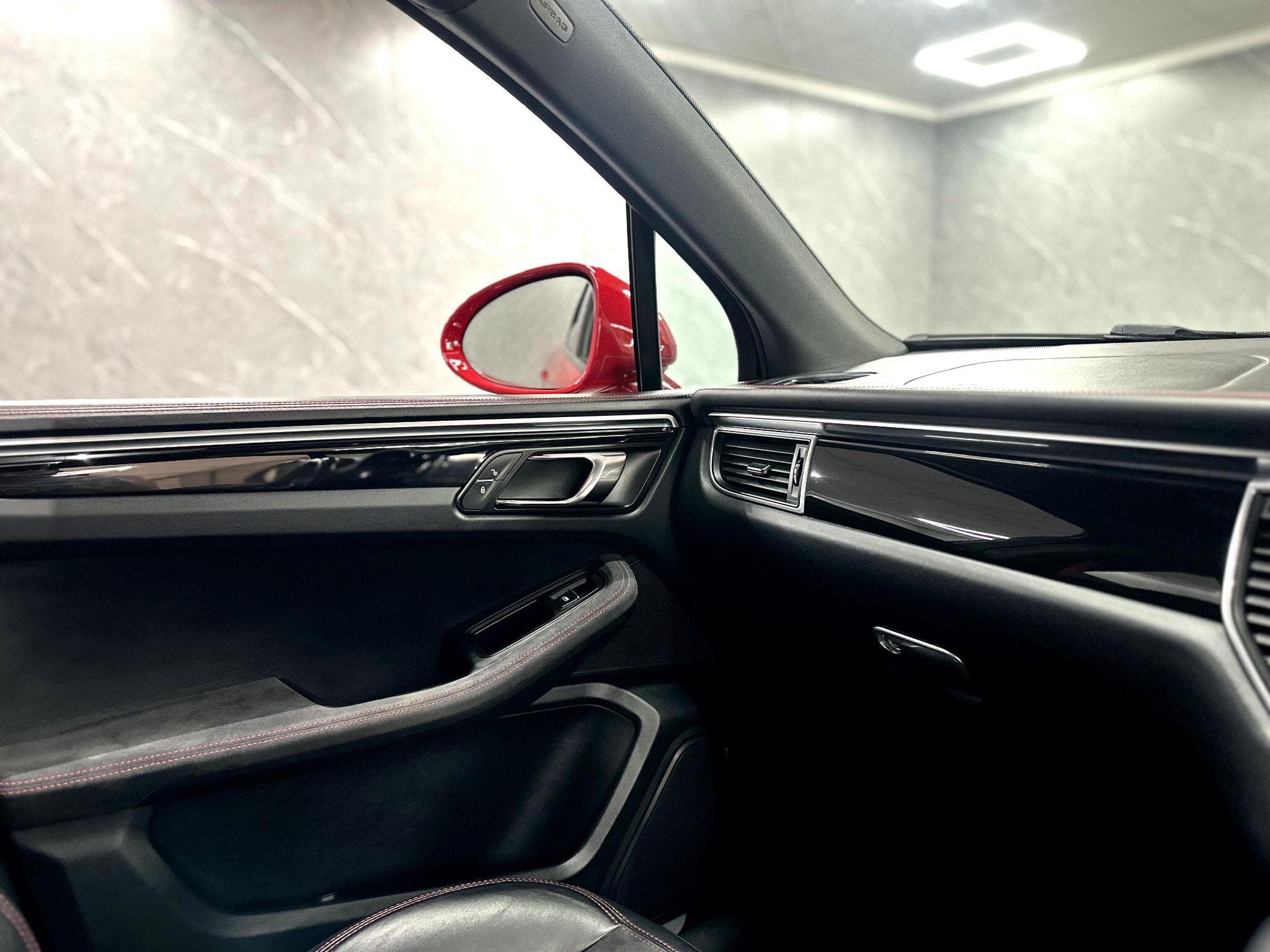 2016 Porsche Macan - Thumbnail 44