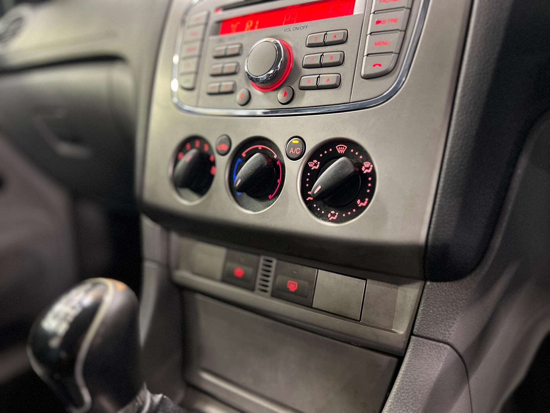 2009 Ford Focus - Thumbnail 26