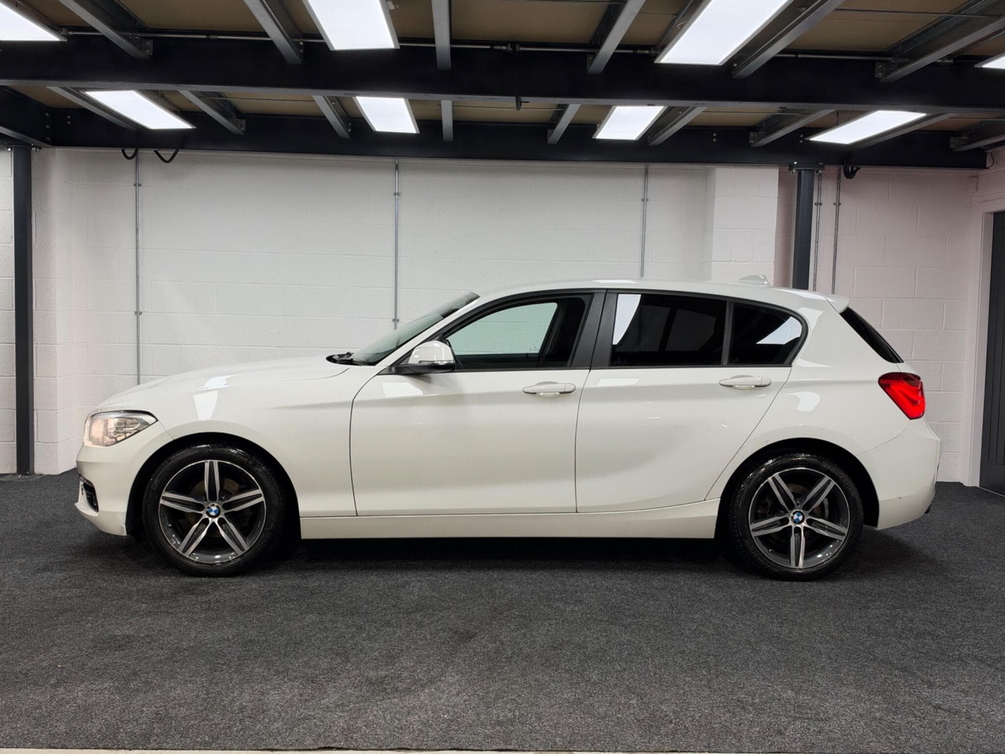 2017 BMW 1 Series - Thumbnail 4