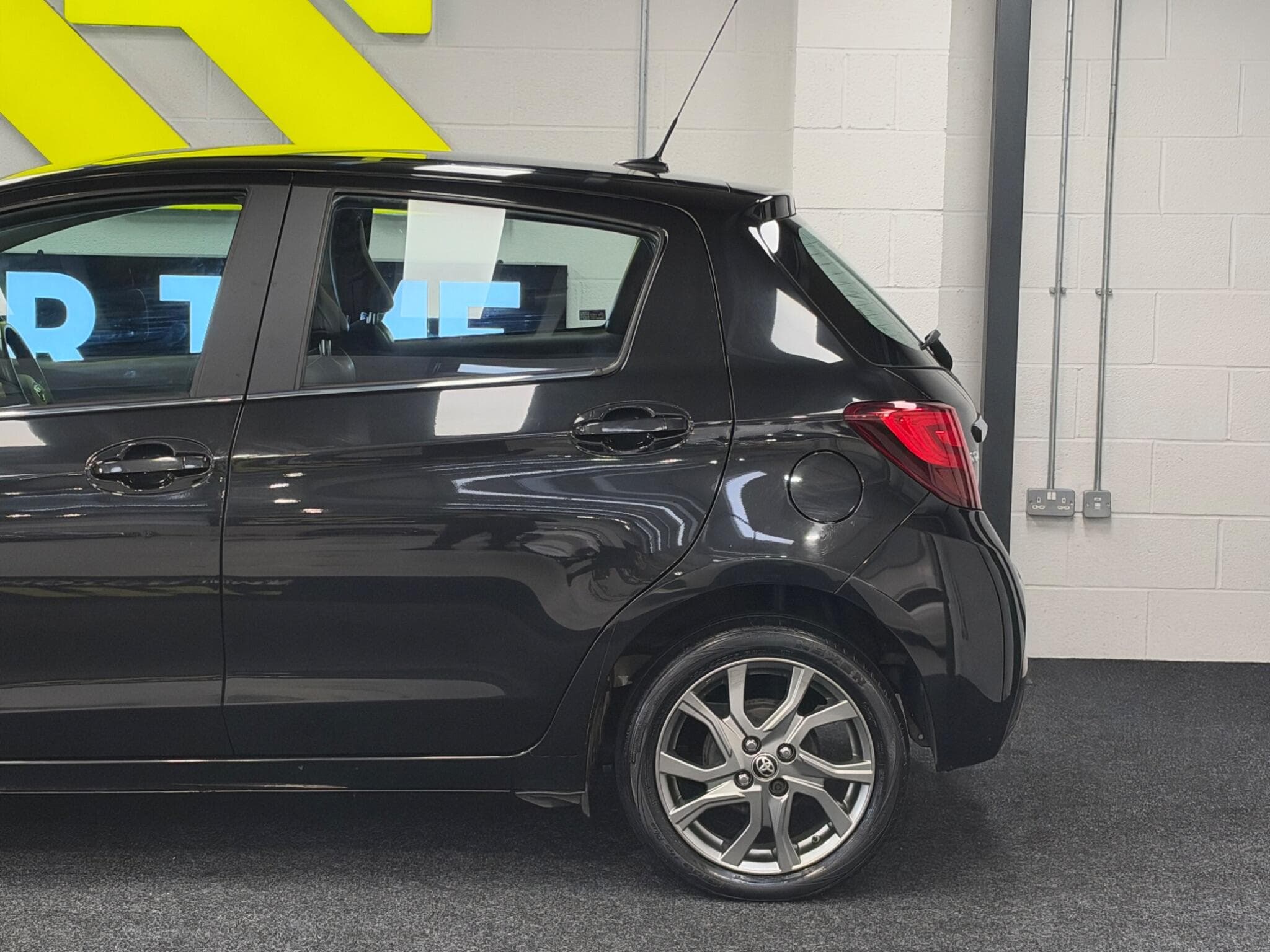 2014 Toyota Yaris - Thumbnail 29