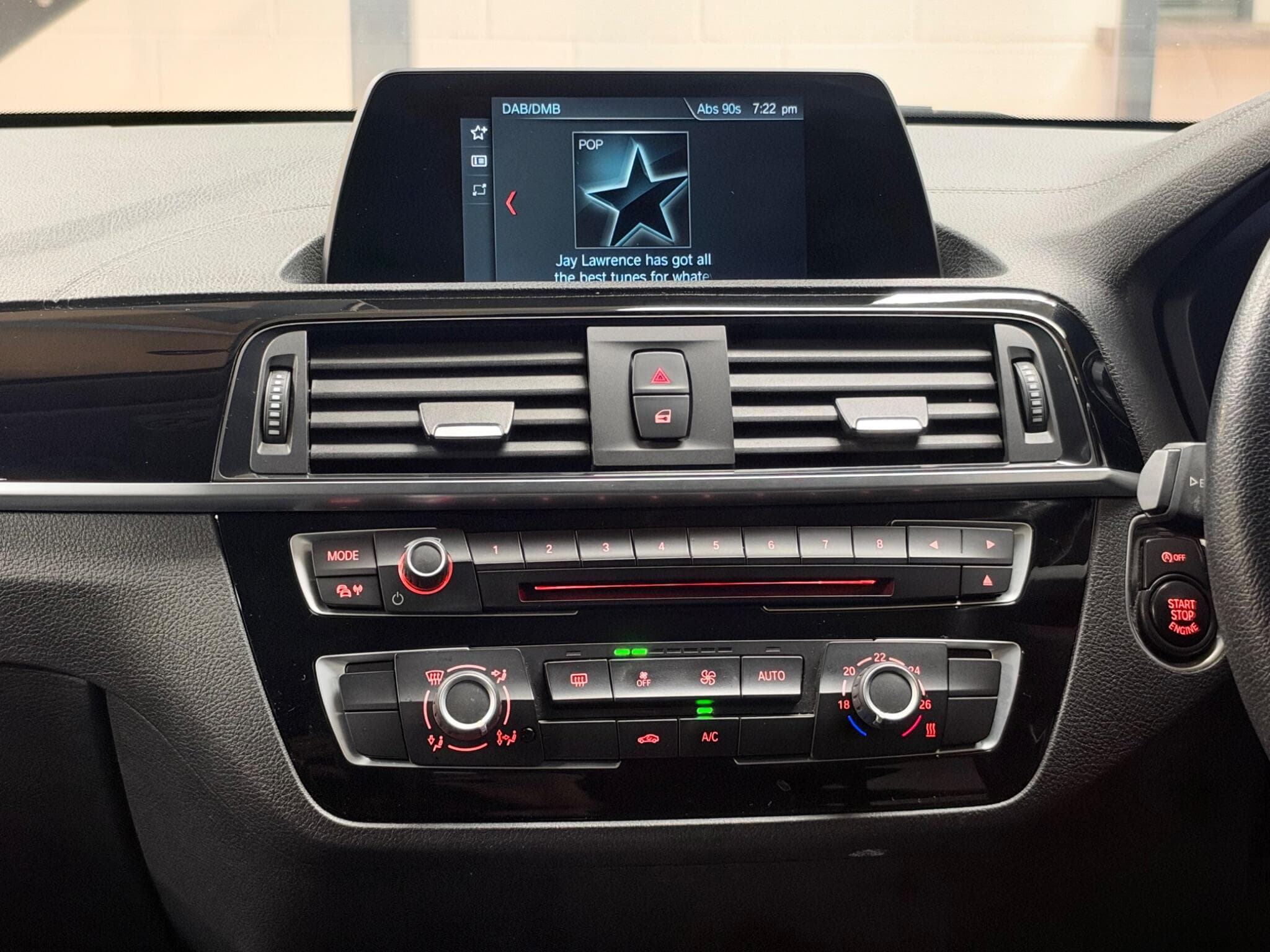 2017 BMW 1 Series - Thumbnail 25