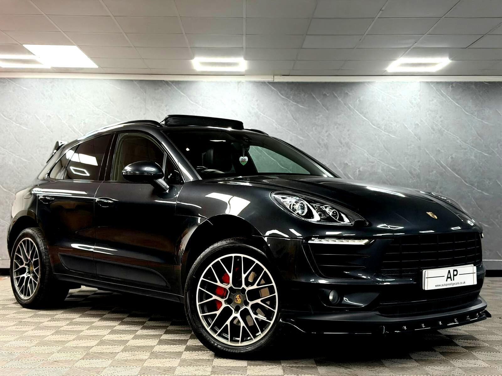 2017 Porsche Macan - Thumbnail 3