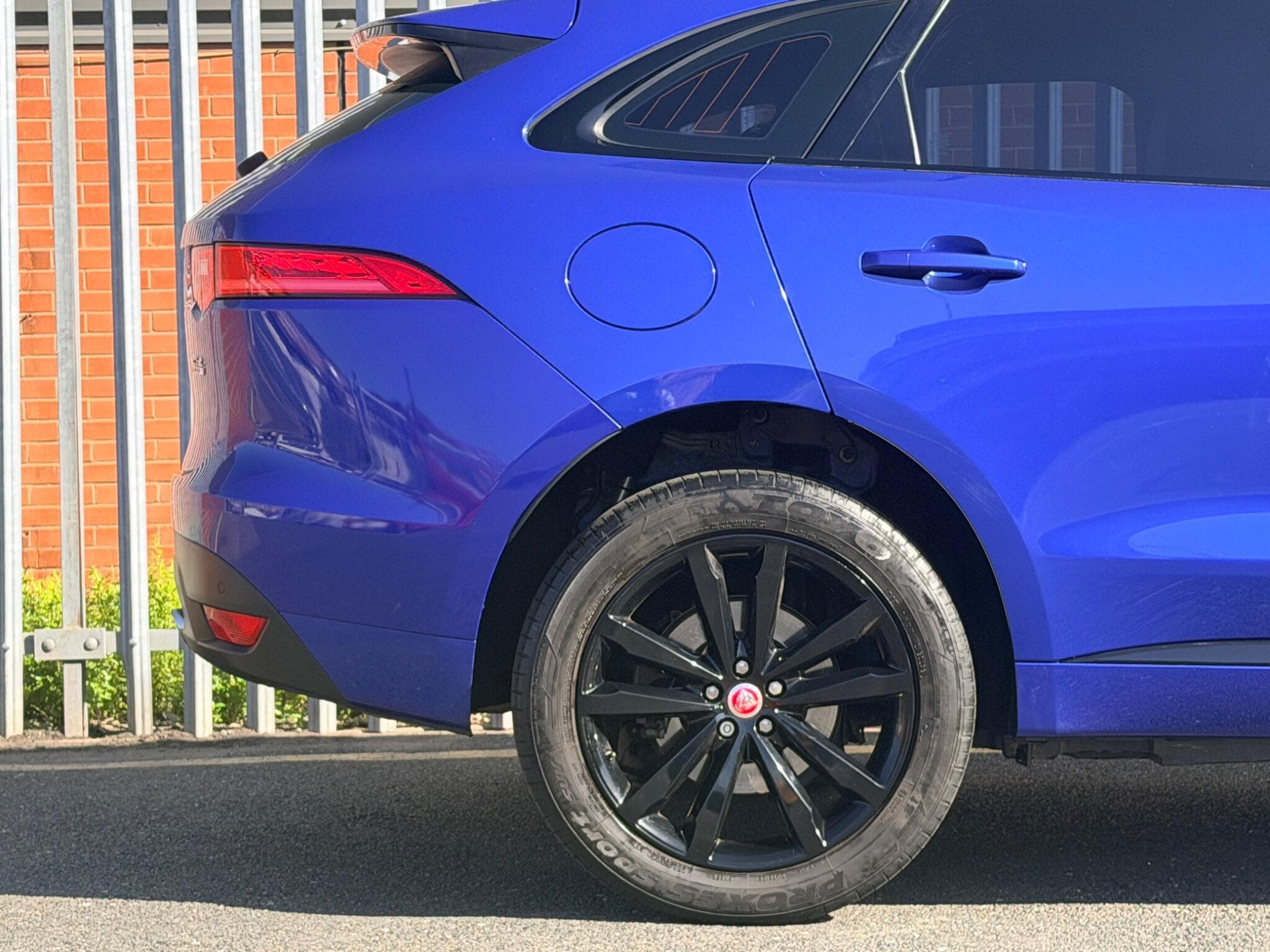 2017 Jaguar F-PACE - Thumbnail 5