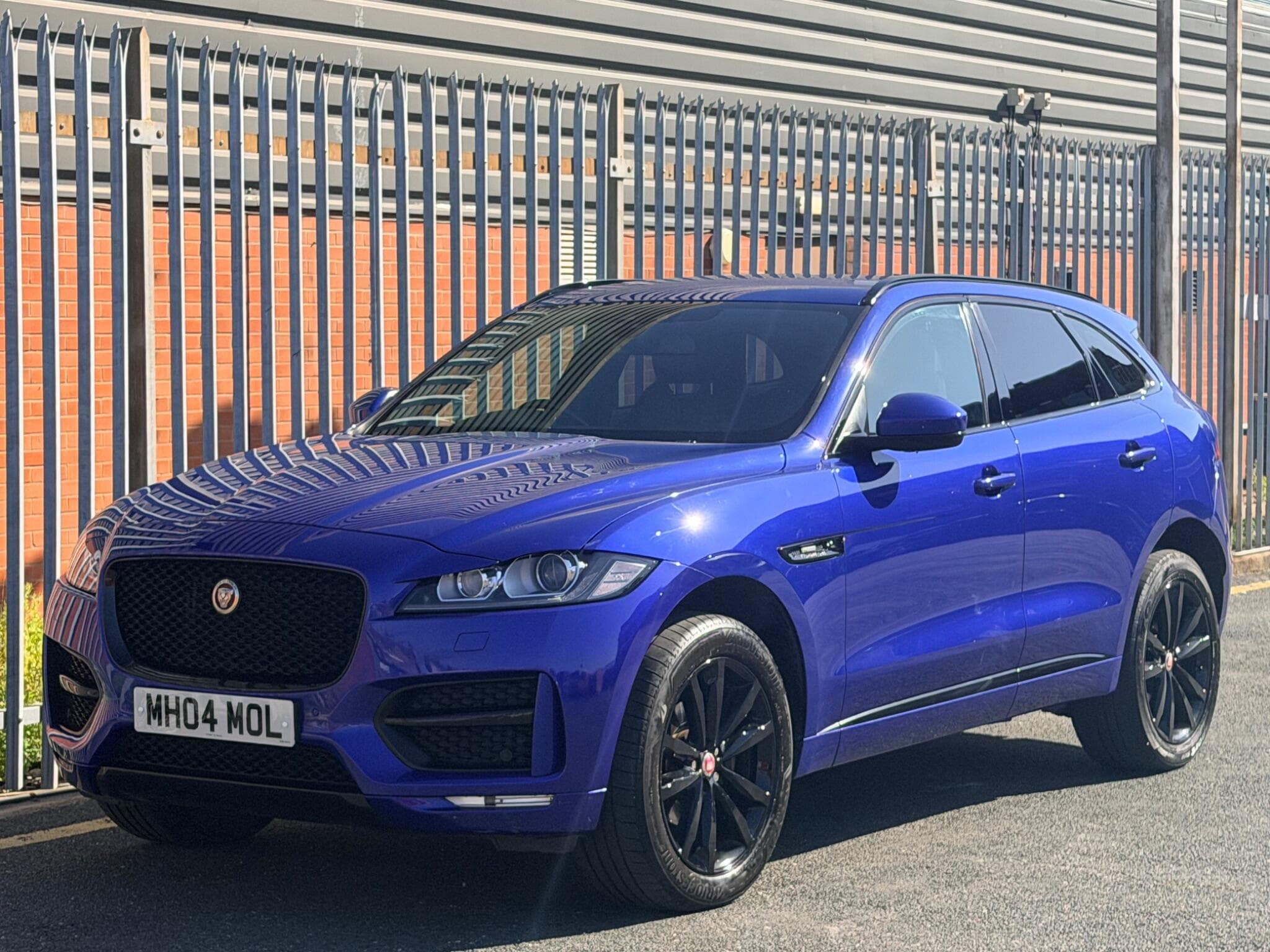 2017 Jaguar F-PACE - Thumbnail 10
