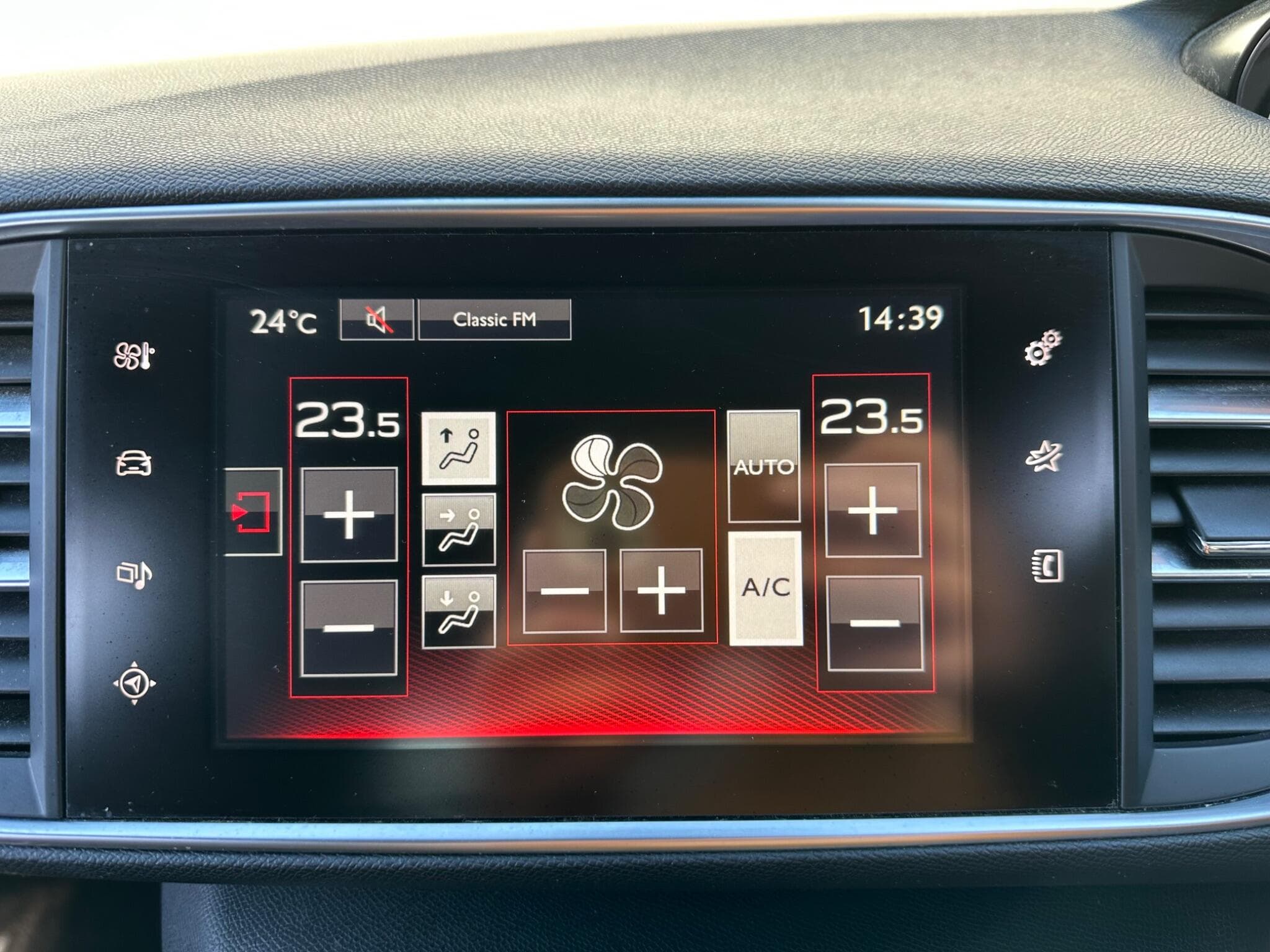 2016 Peugeot 308 - Thumbnail 13