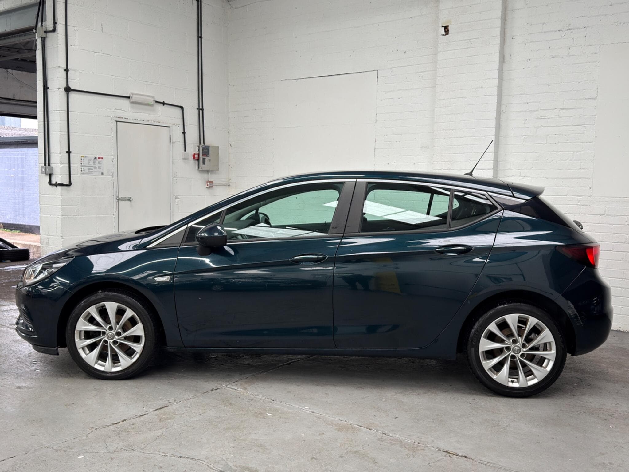 2016 Vauxhall Astra - Thumbnail 7