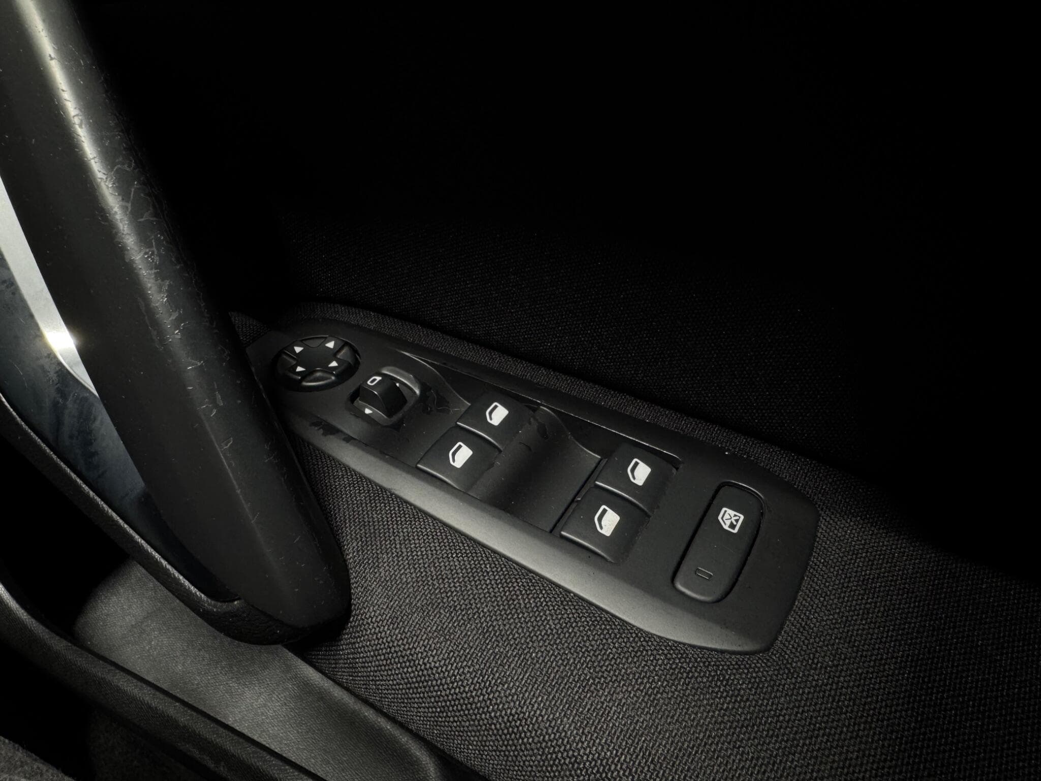 2016 Peugeot 308 SW - Thumbnail 24