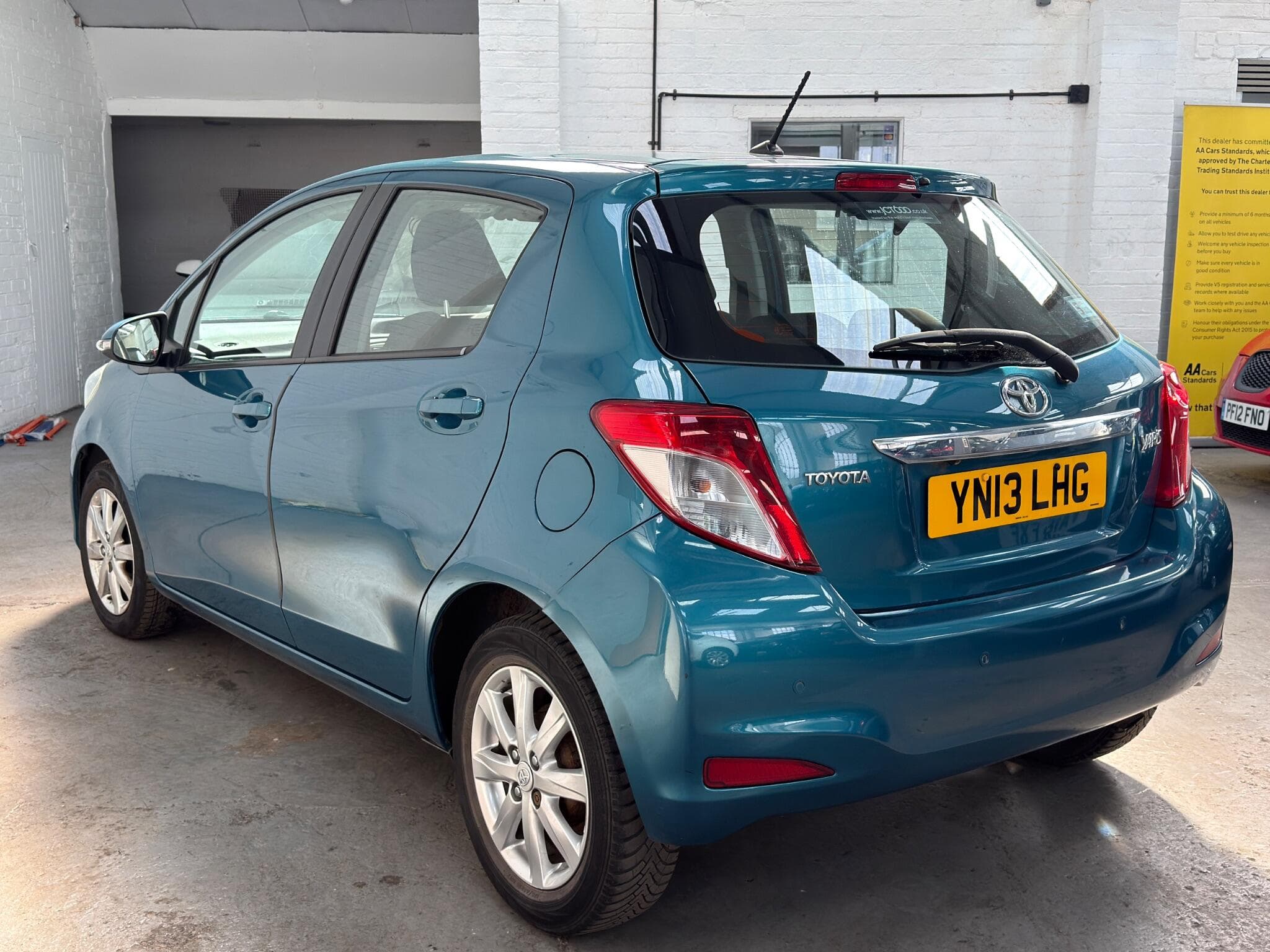 2013 Toyota Yaris - Image 4