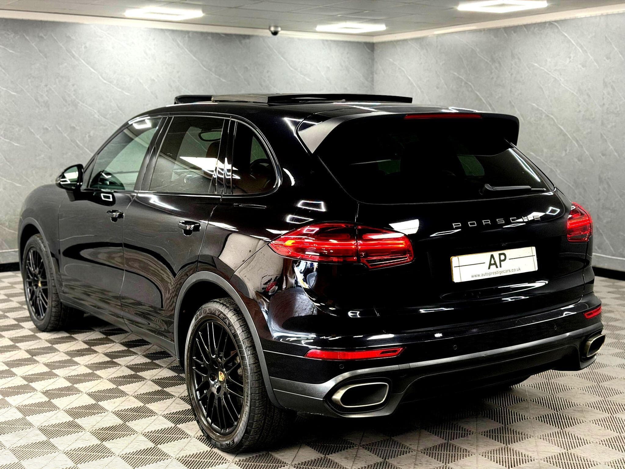 2014 Porsche Cayenne - Image 4