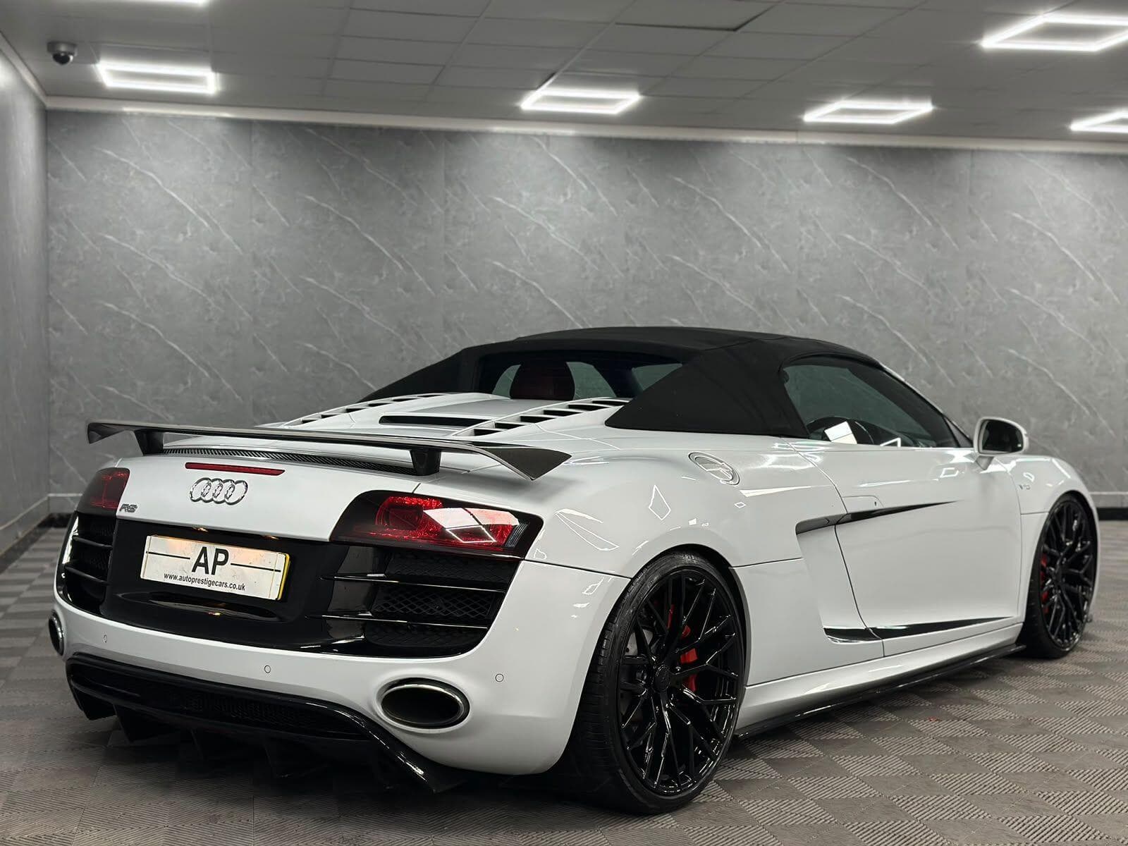 2010 Audi R8 - Thumbnail 41
