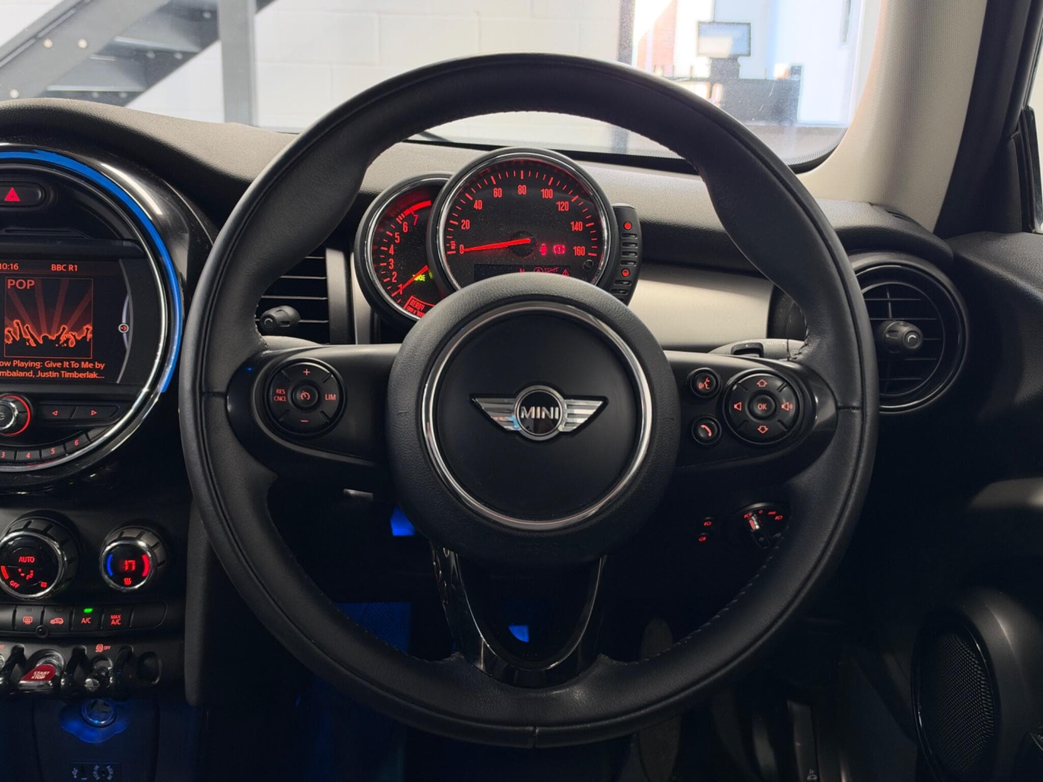 2017 MINI Hatch - Thumbnail 34