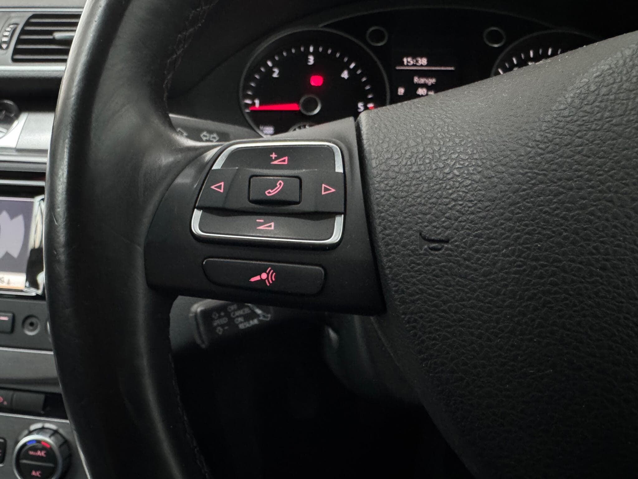 2013 Volkswagen Passat - Thumbnail 21