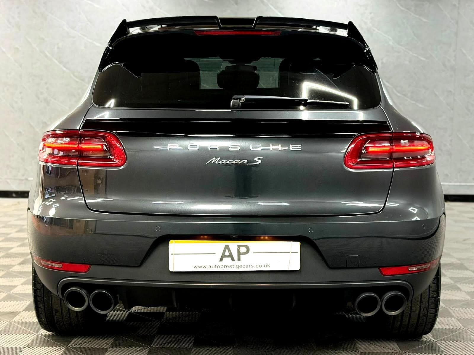 2017 Porsche Macan - Thumbnail 26