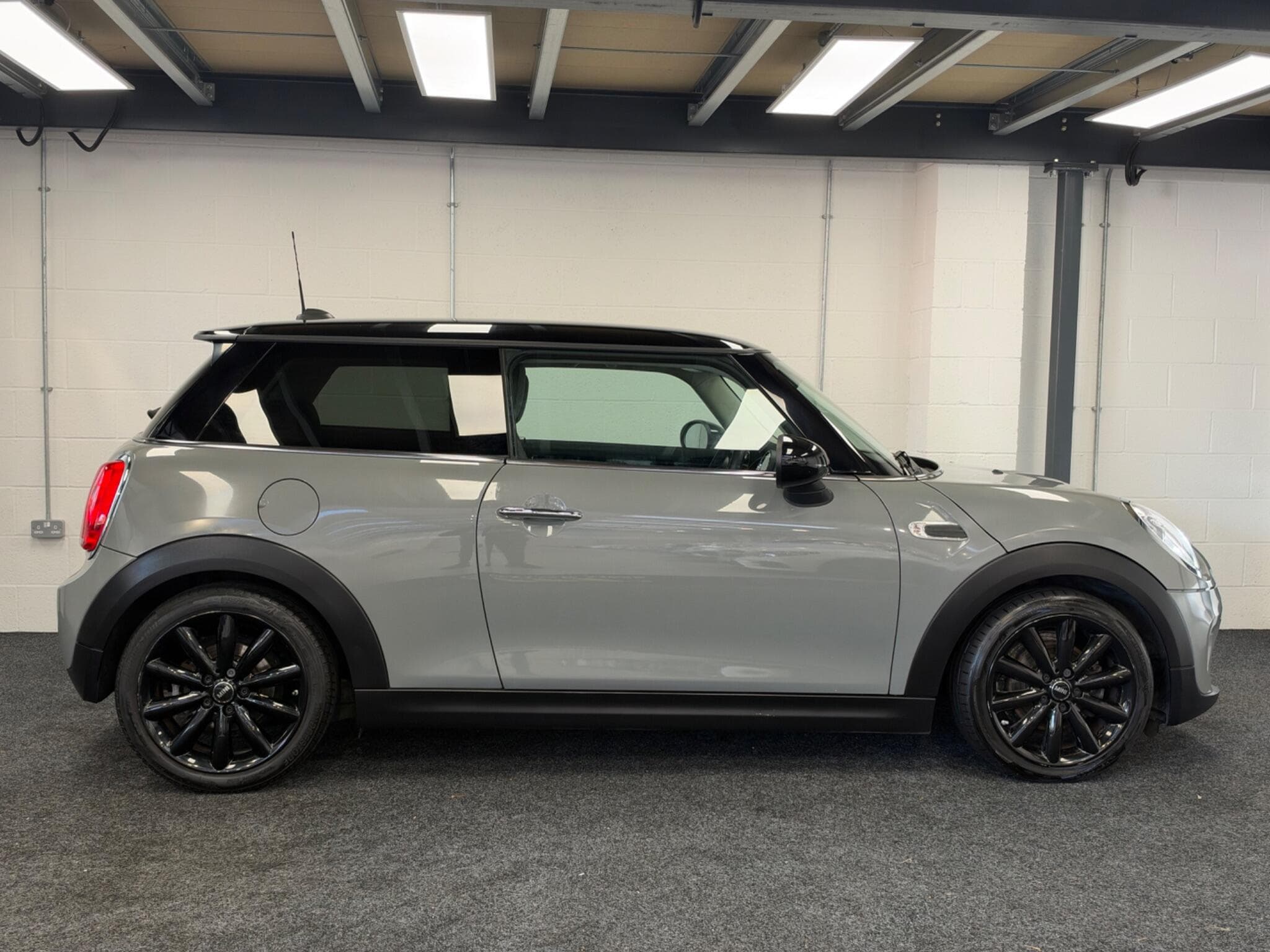 2017 MINI Hatch - Thumbnail 10