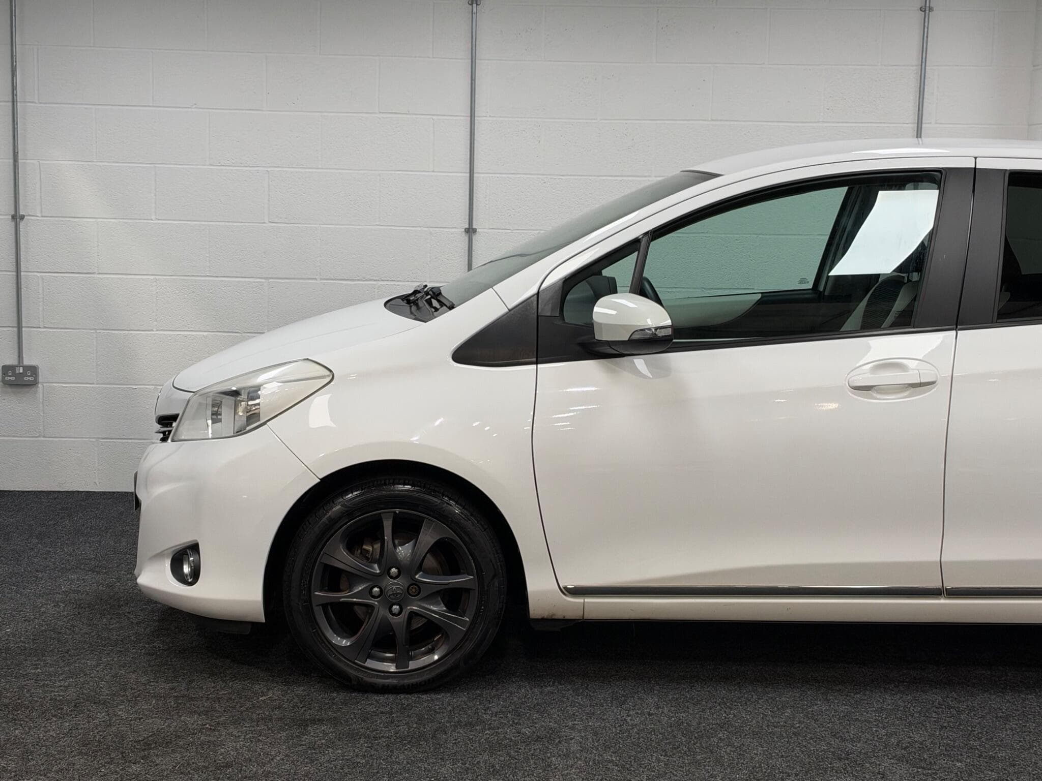 2013 Toyota Yaris - Thumbnail 9