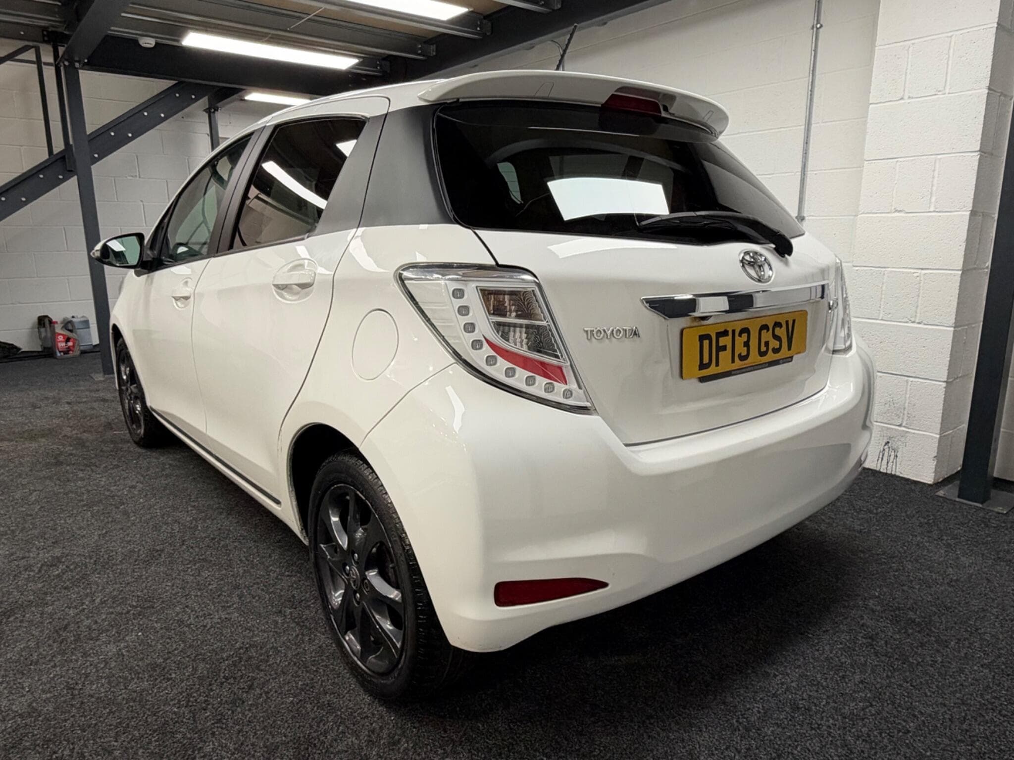 2013 Toyota Yaris - Thumbnail 4
