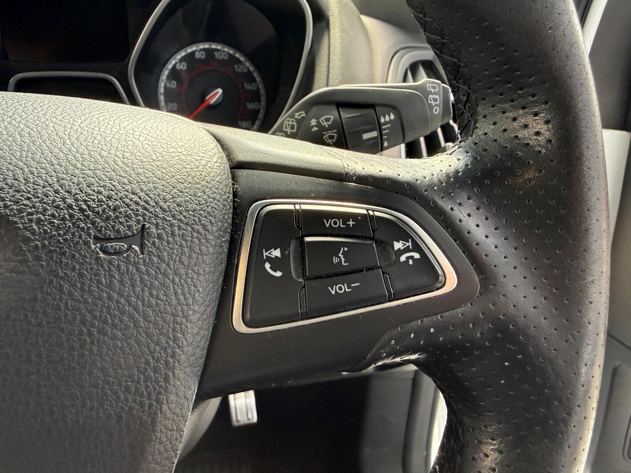 2016 Ford Focus - Thumbnail 17