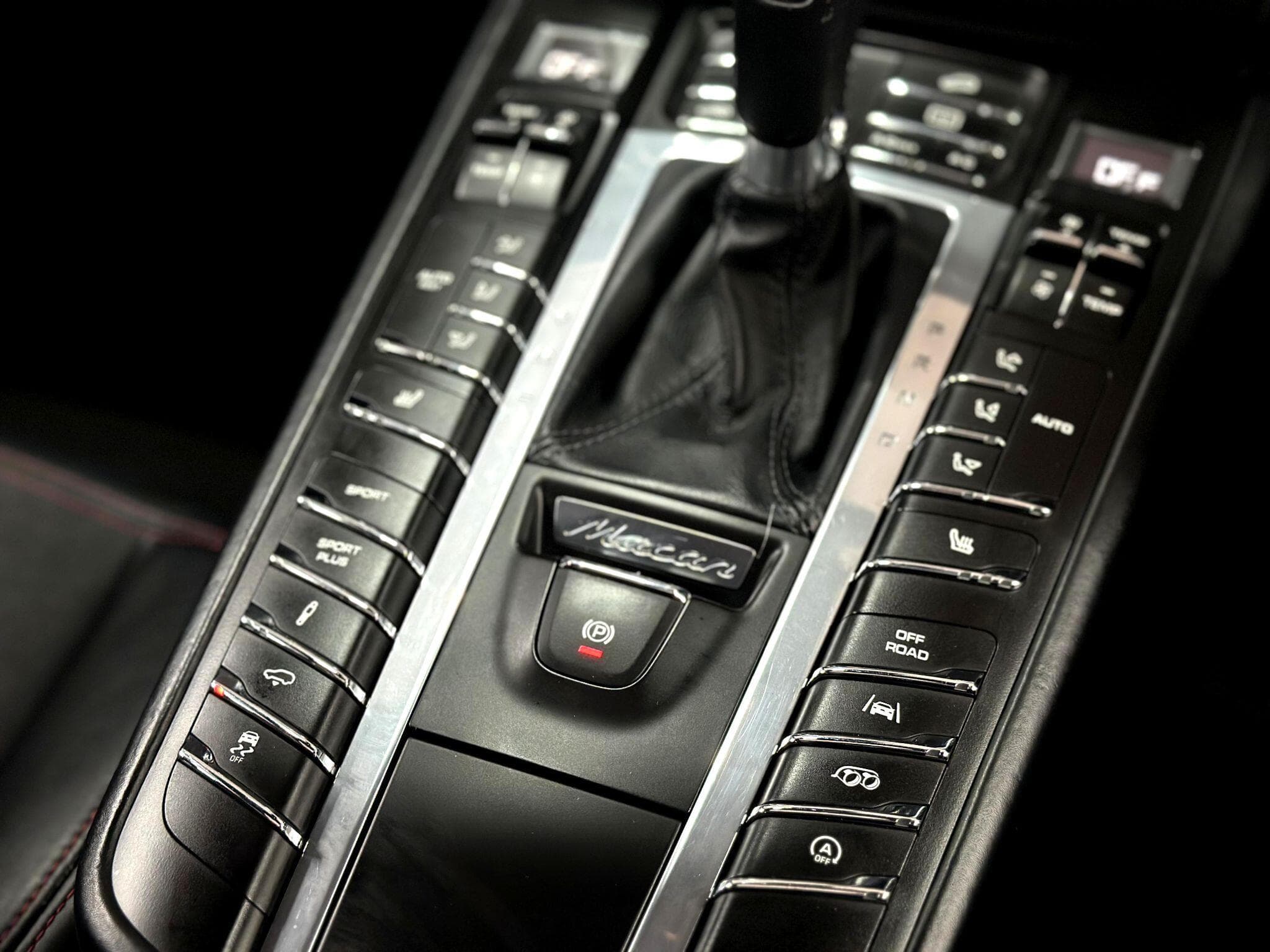 2016 Porsche Macan - Thumbnail 32