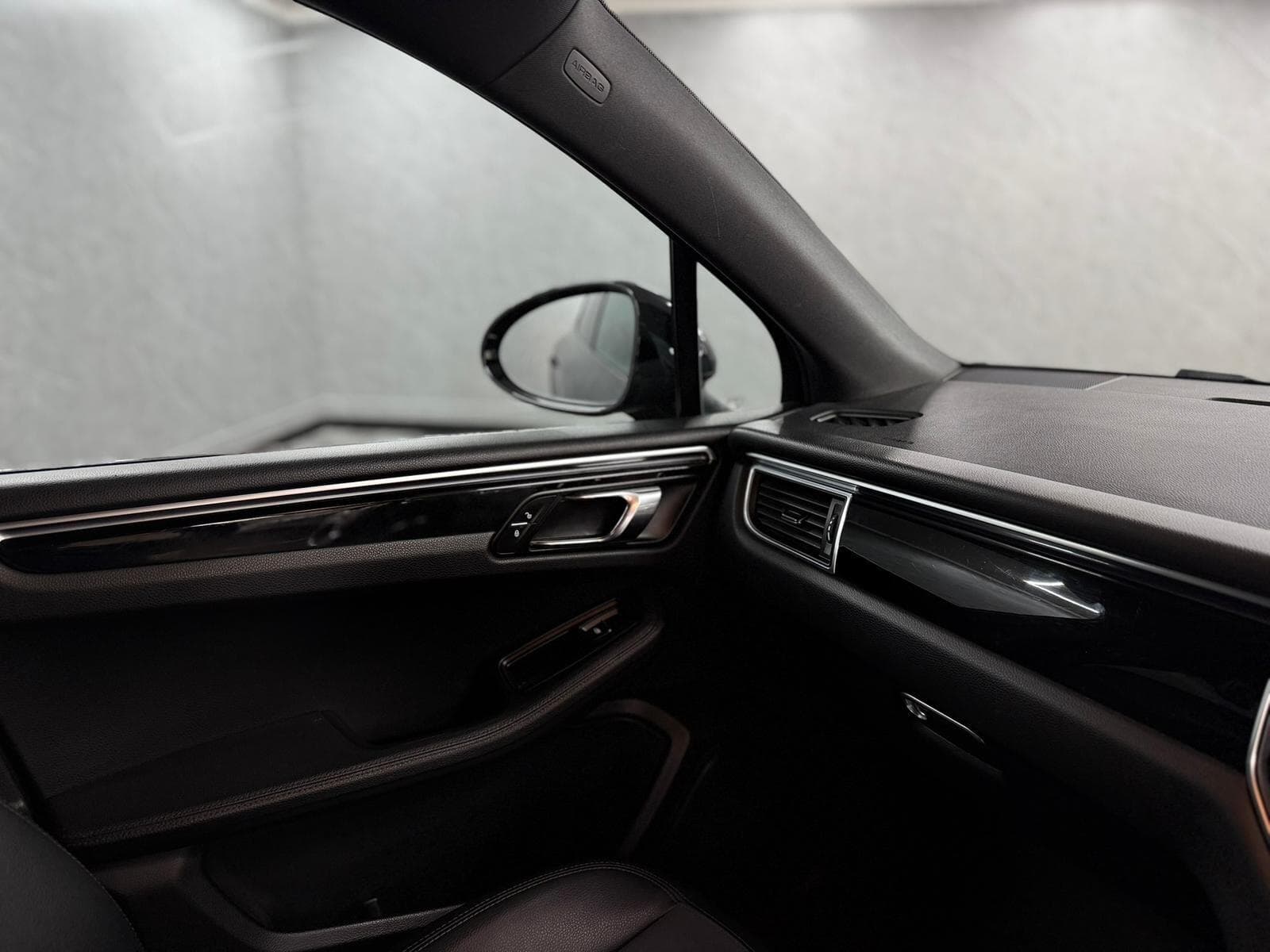 2017 Porsche Macan - Thumbnail 32