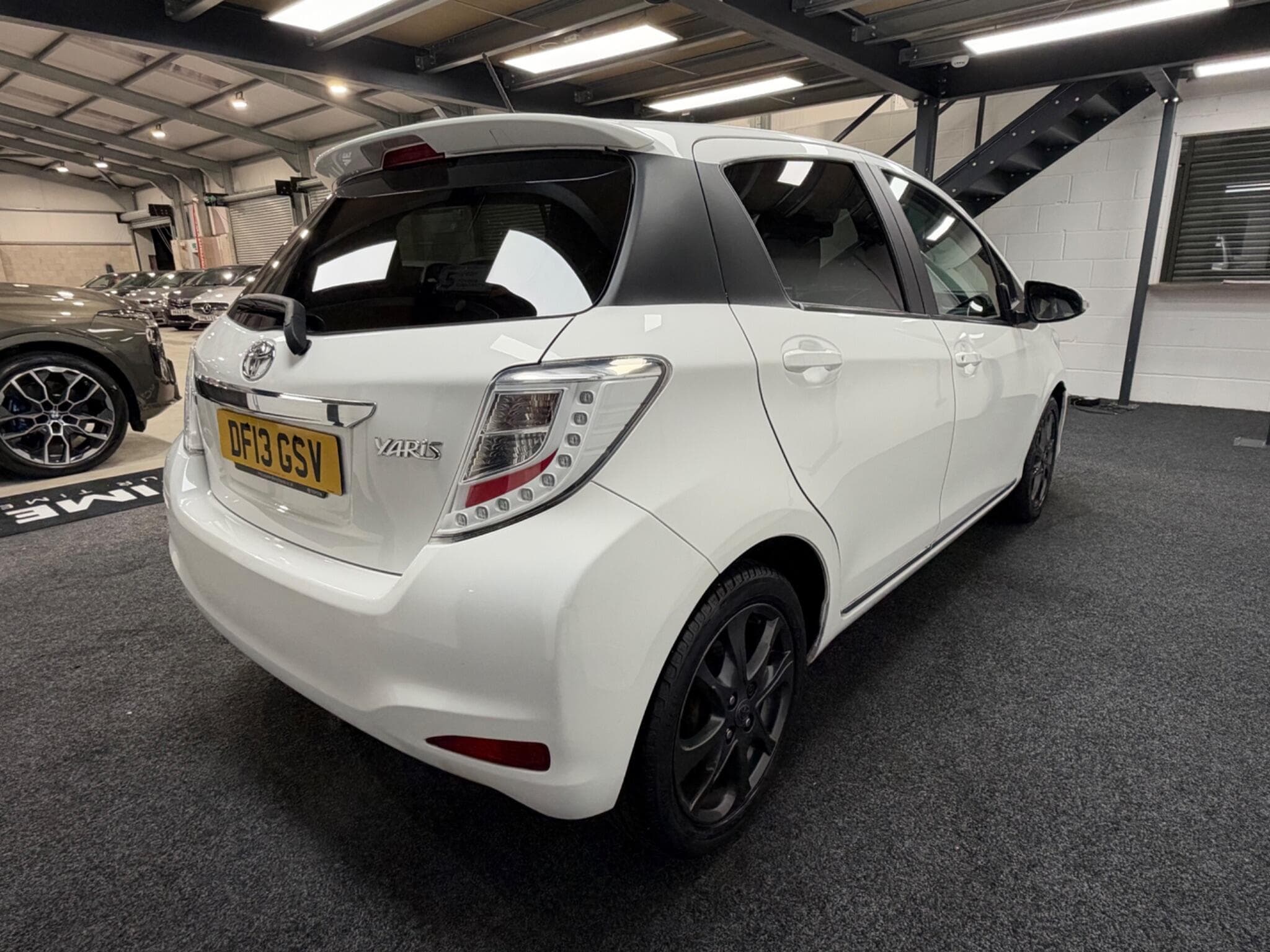 2013 Toyota Yaris - Thumbnail 13