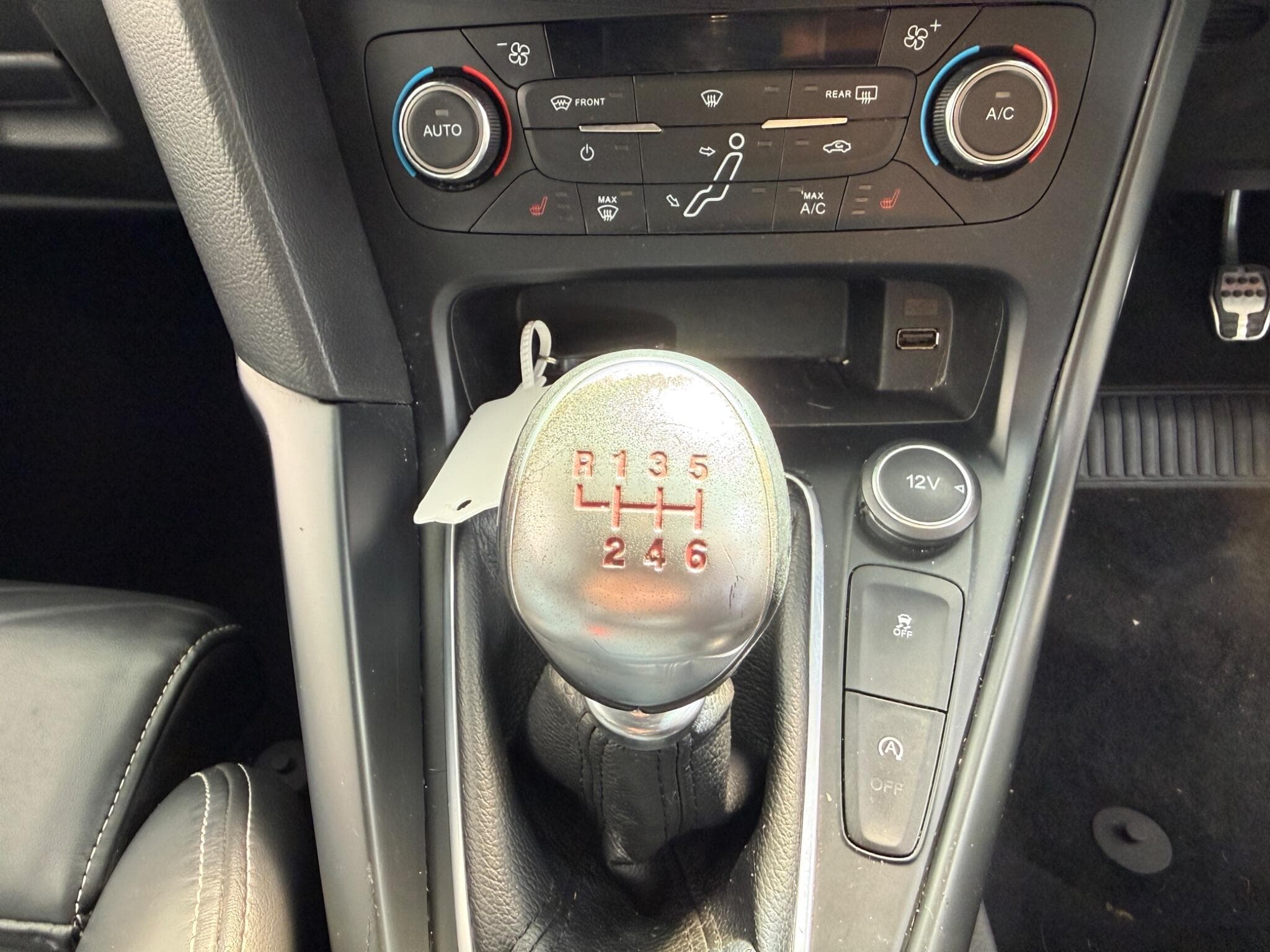 2016 Ford Focus - Thumbnail 11