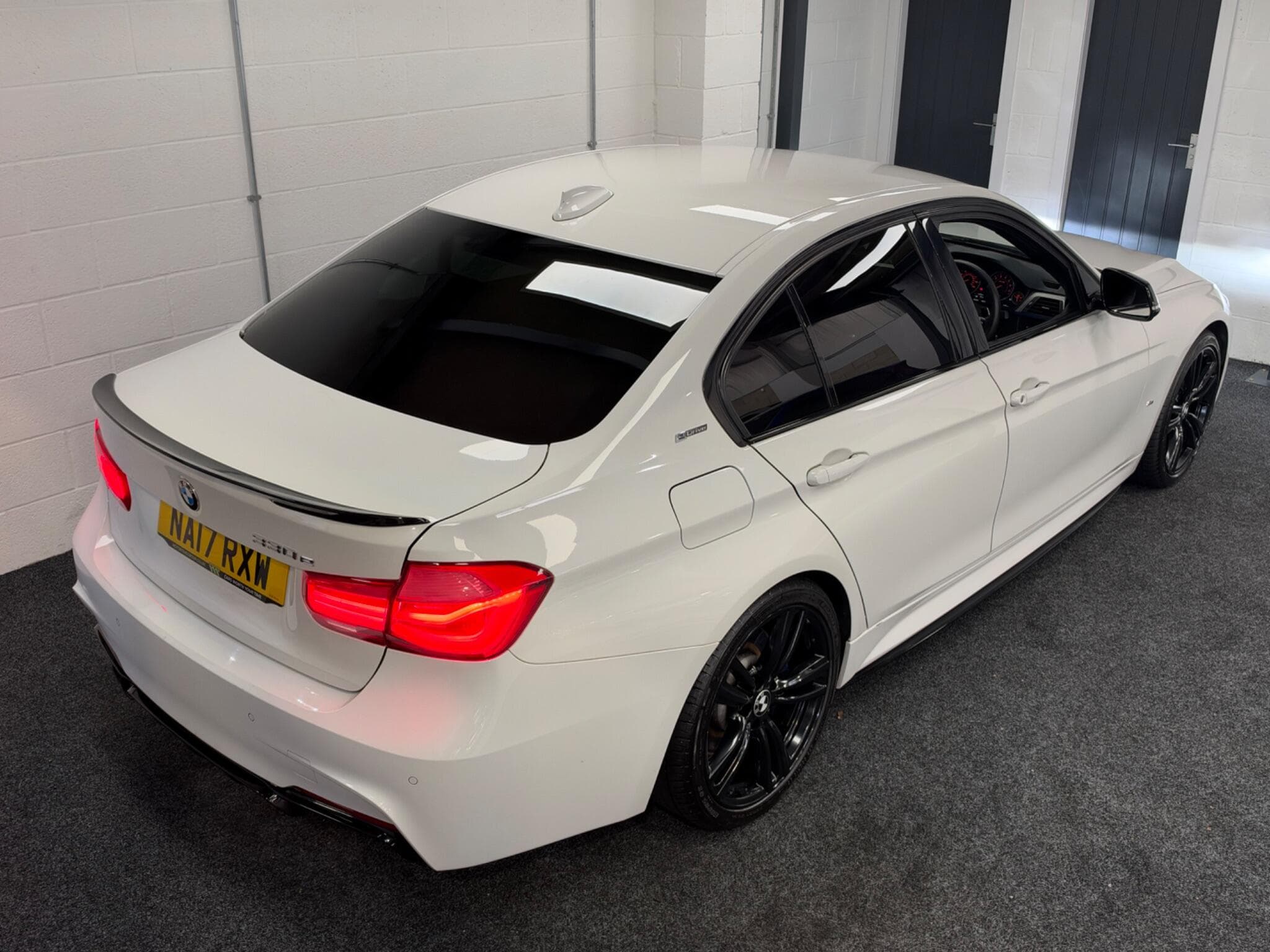 2017 BMW 3 Series - Thumbnail 13