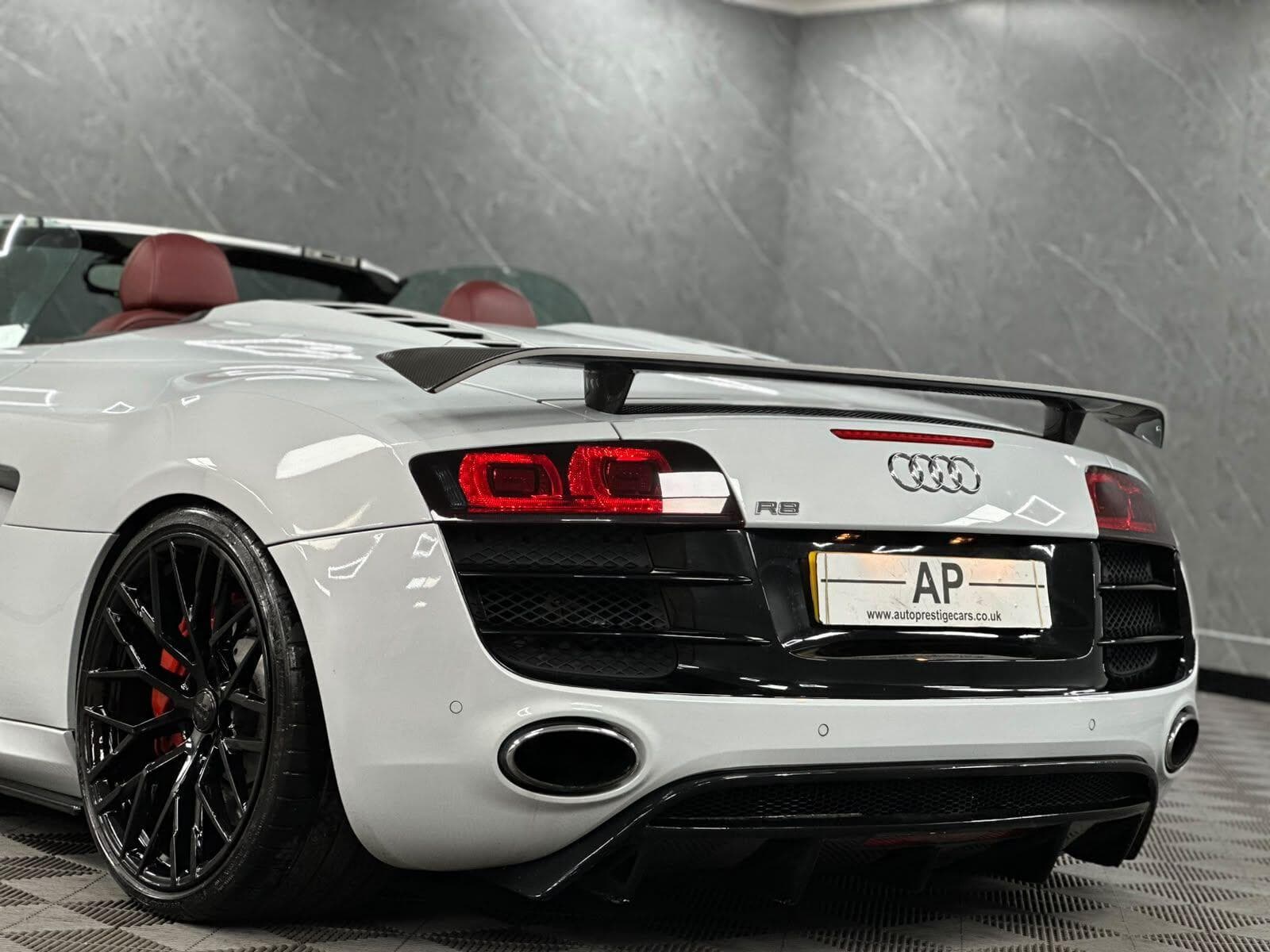 2010 Audi R8 - Thumbnail 35