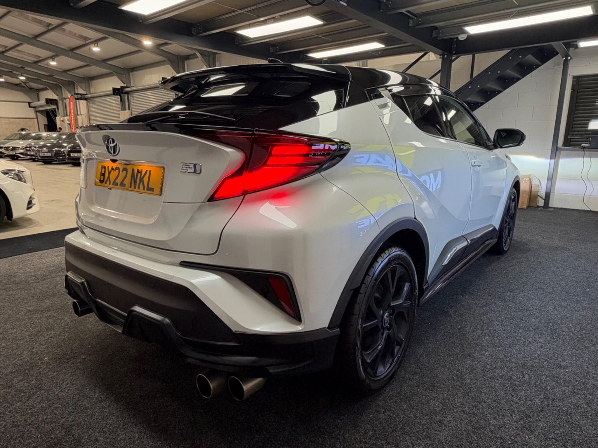 2022 Toyota C-HR - Thumbnail 8