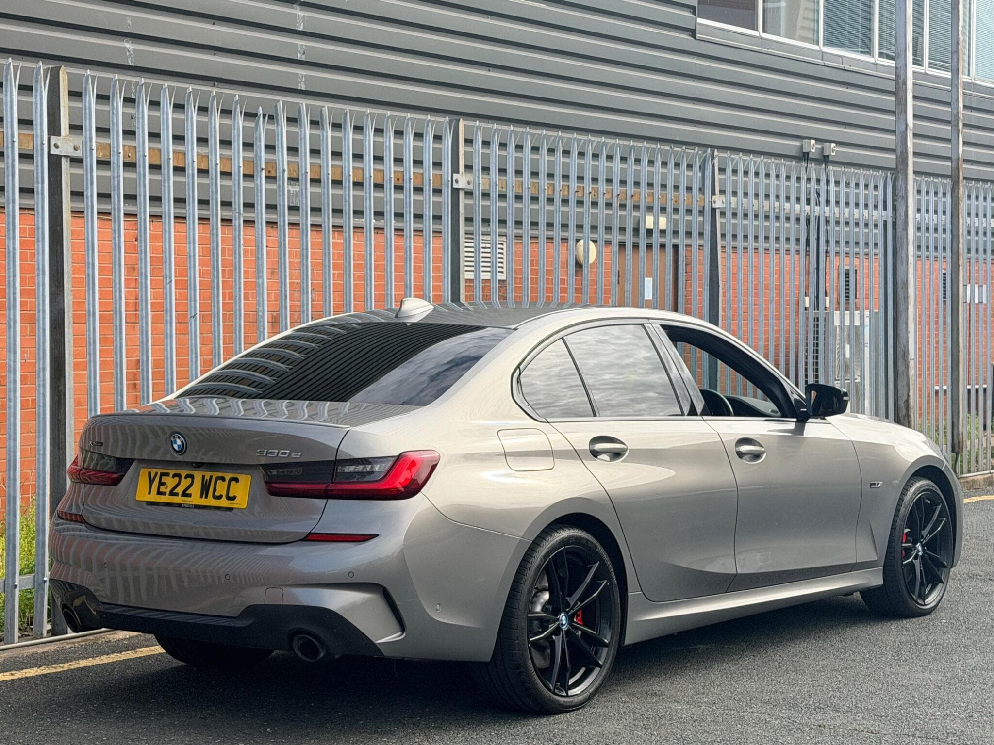 2022 BMW 3 Series - Image 3