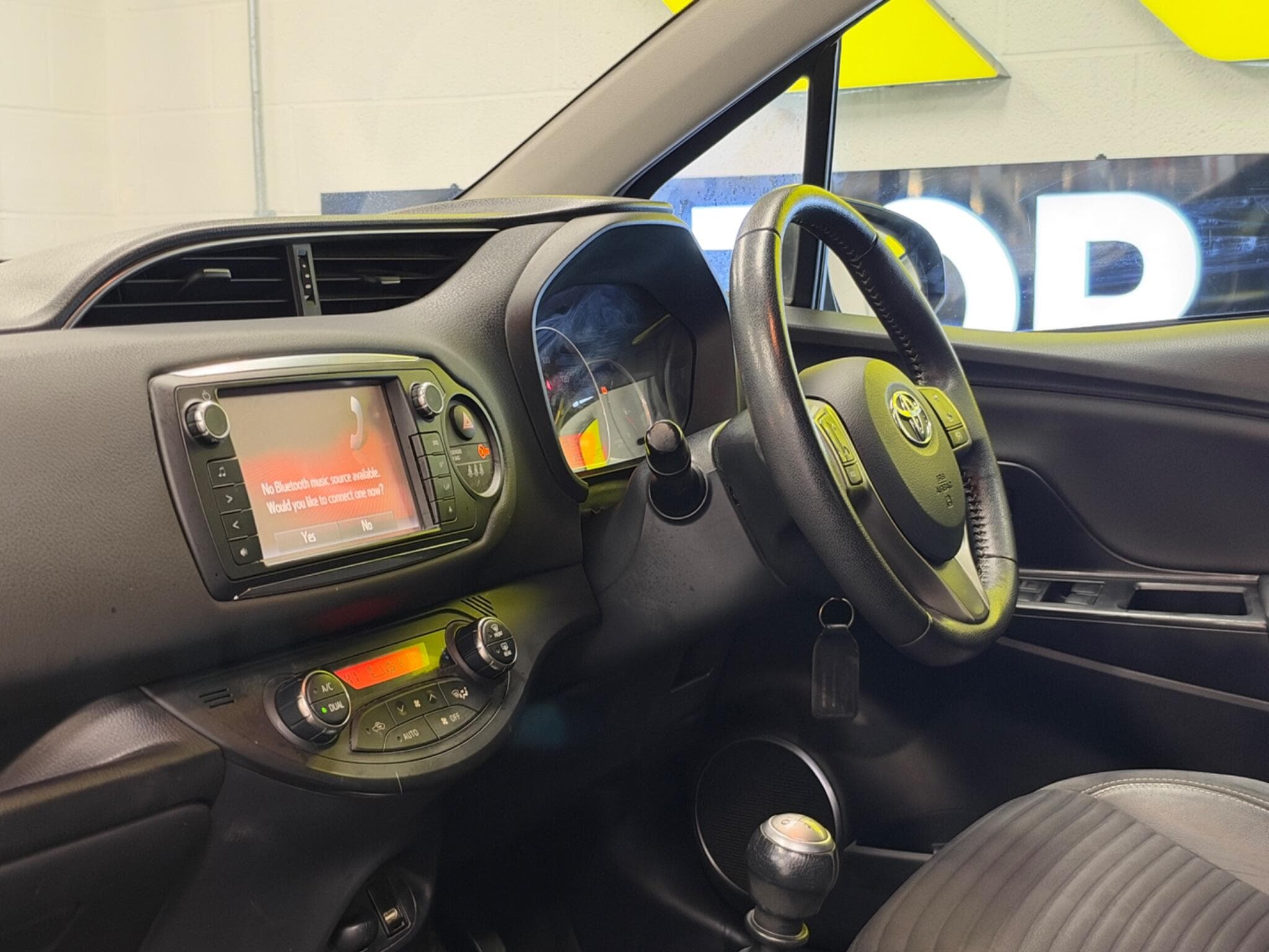 2014 Toyota Yaris - Thumbnail 14