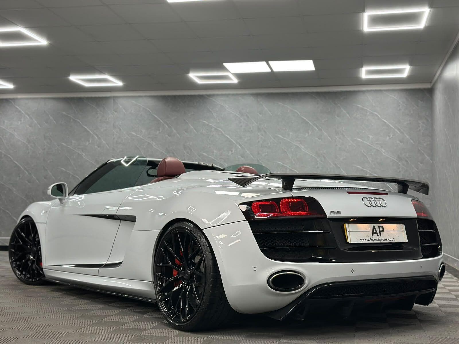 2010 Audi R8 - Thumbnail 39