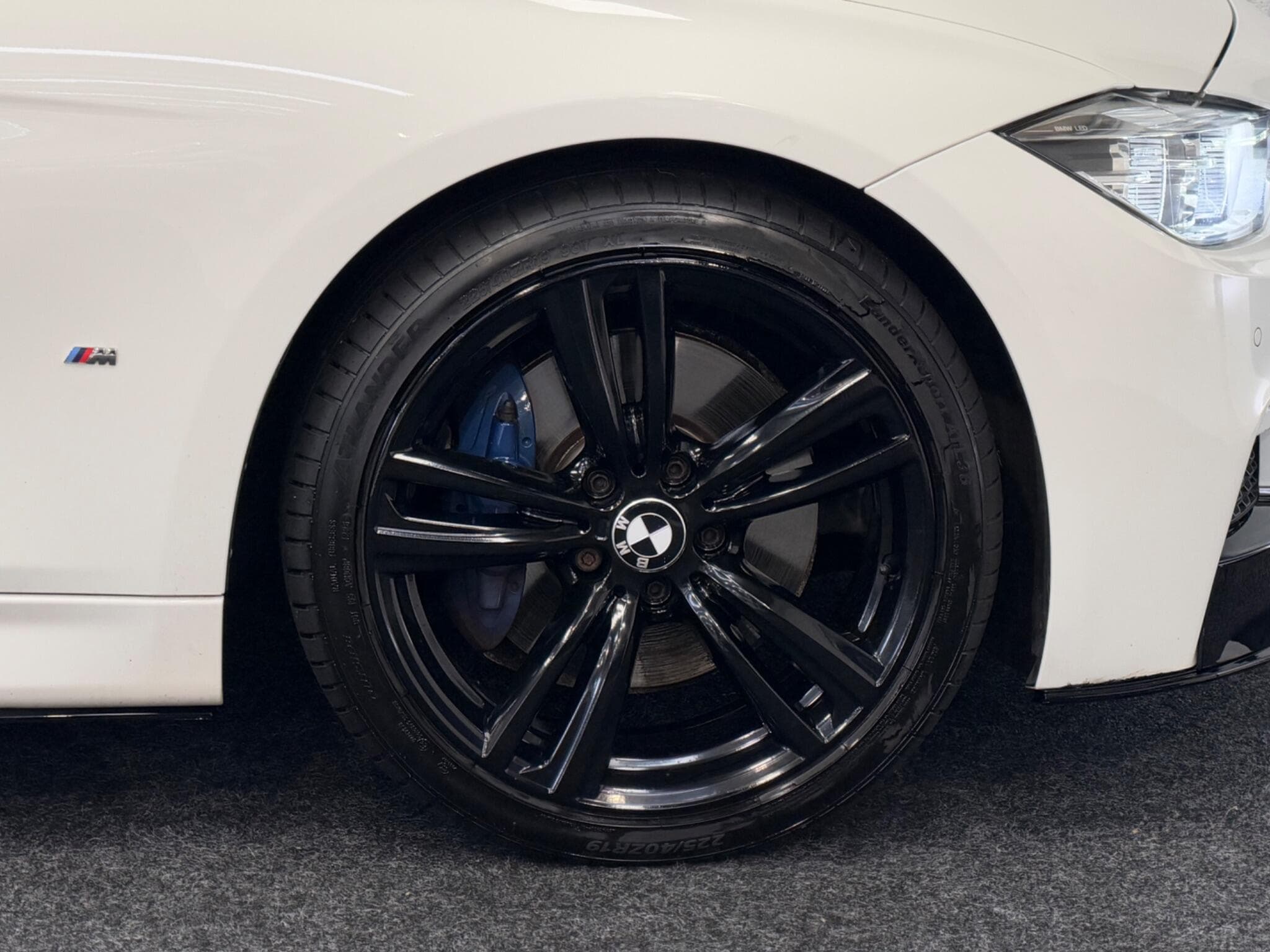 2017 BMW 3 Series - Thumbnail 32