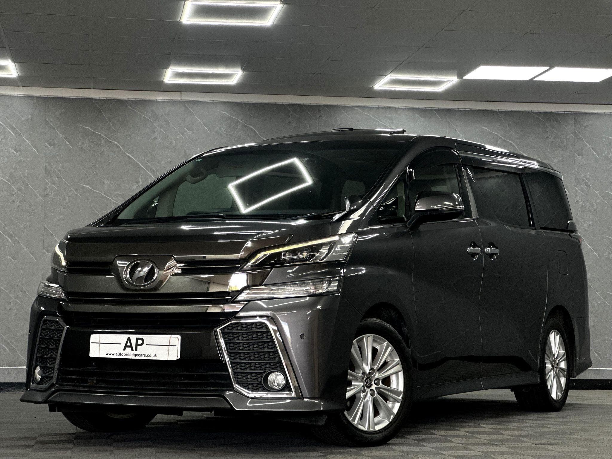2015 Toyota Vellfire - Image 2