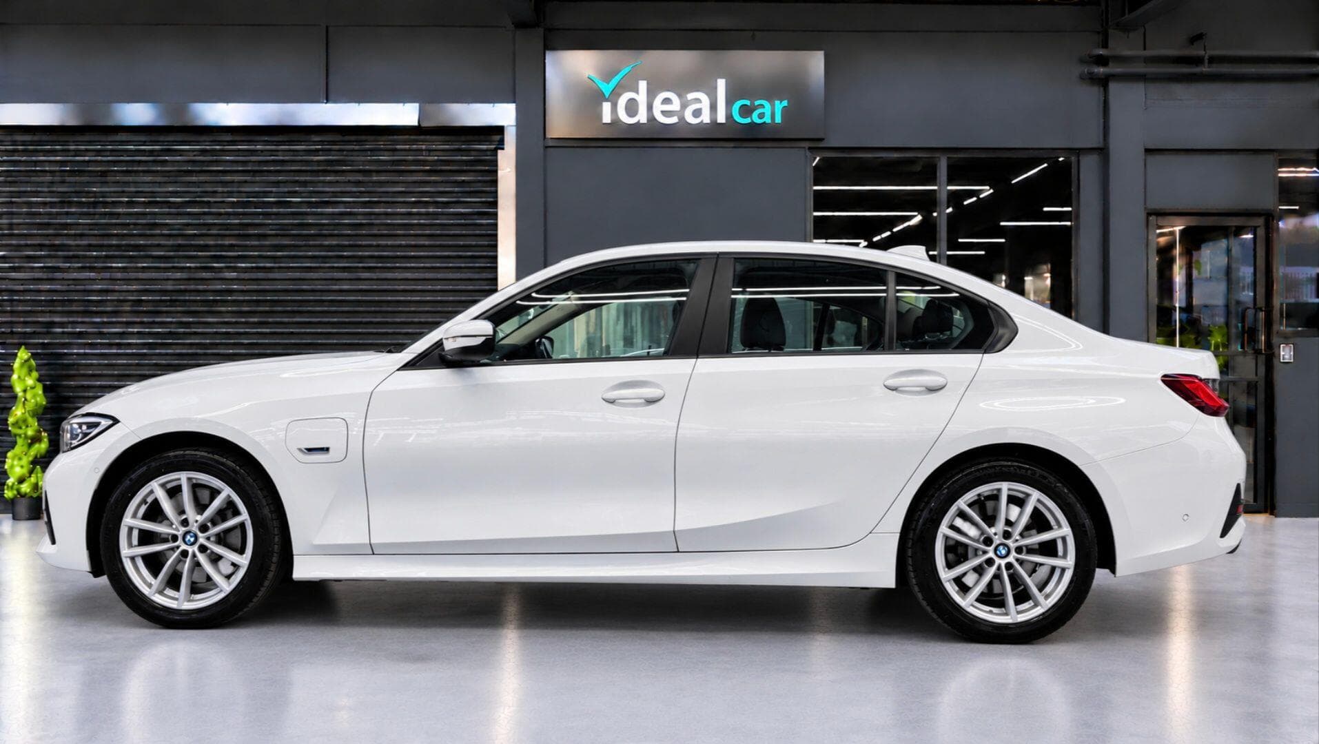 2021 BMW 3 Series - Thumbnail 4