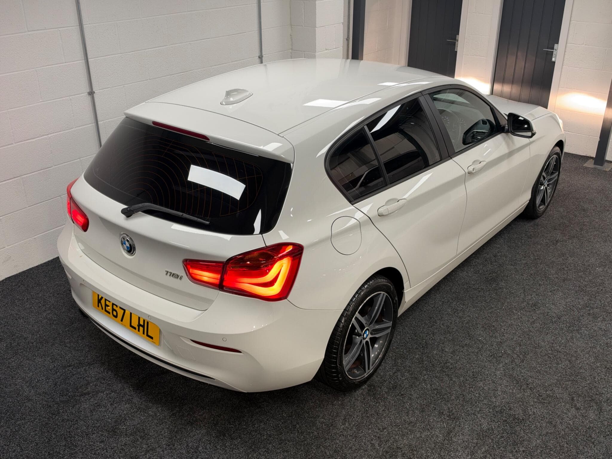 2017 BMW 1 Series - Thumbnail 11
