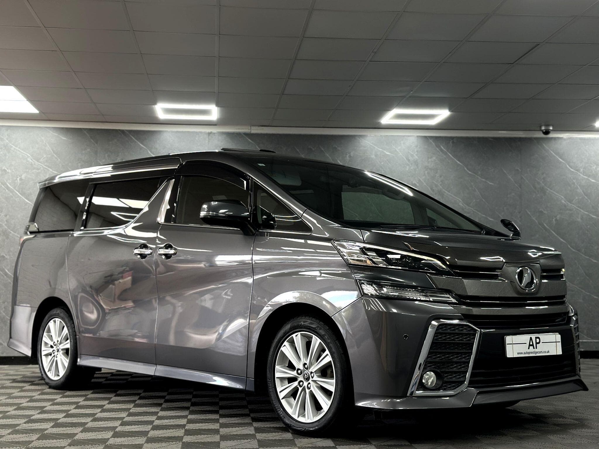 2015 Toyota Vellfire - Image 3