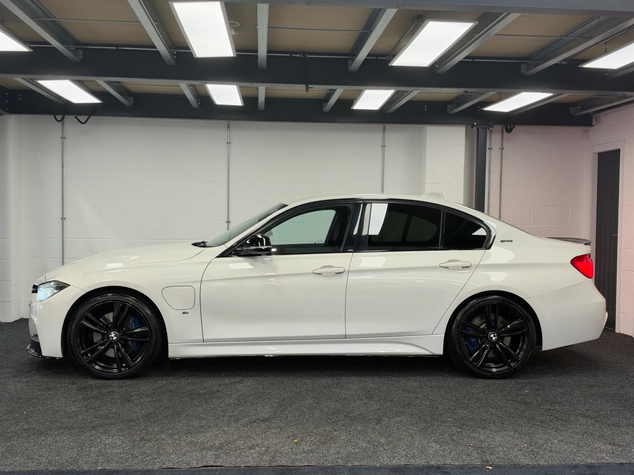 2017 BMW 3 Series - Thumbnail 7