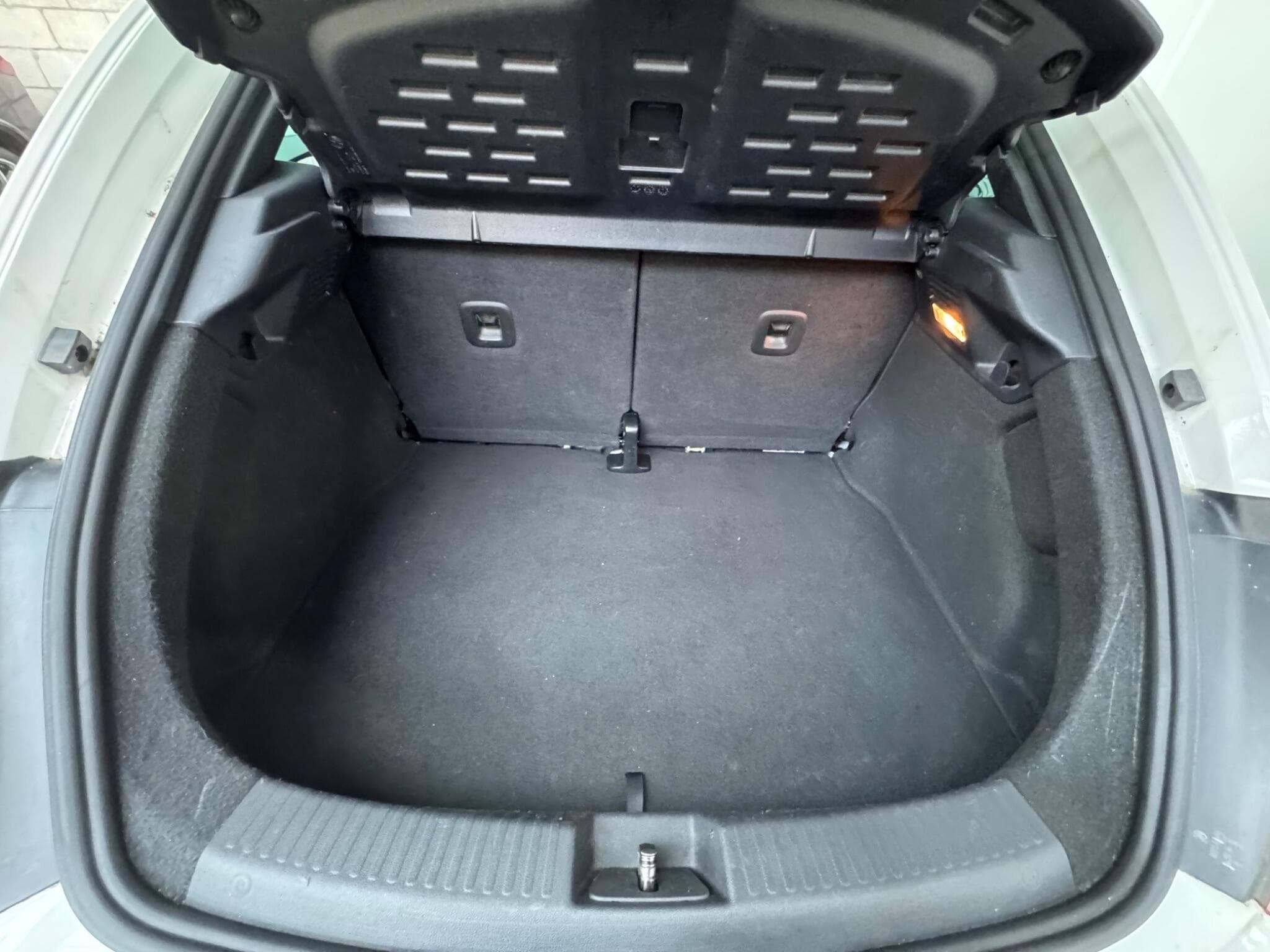 2013 Volkswagen Beetle - Thumbnail 24