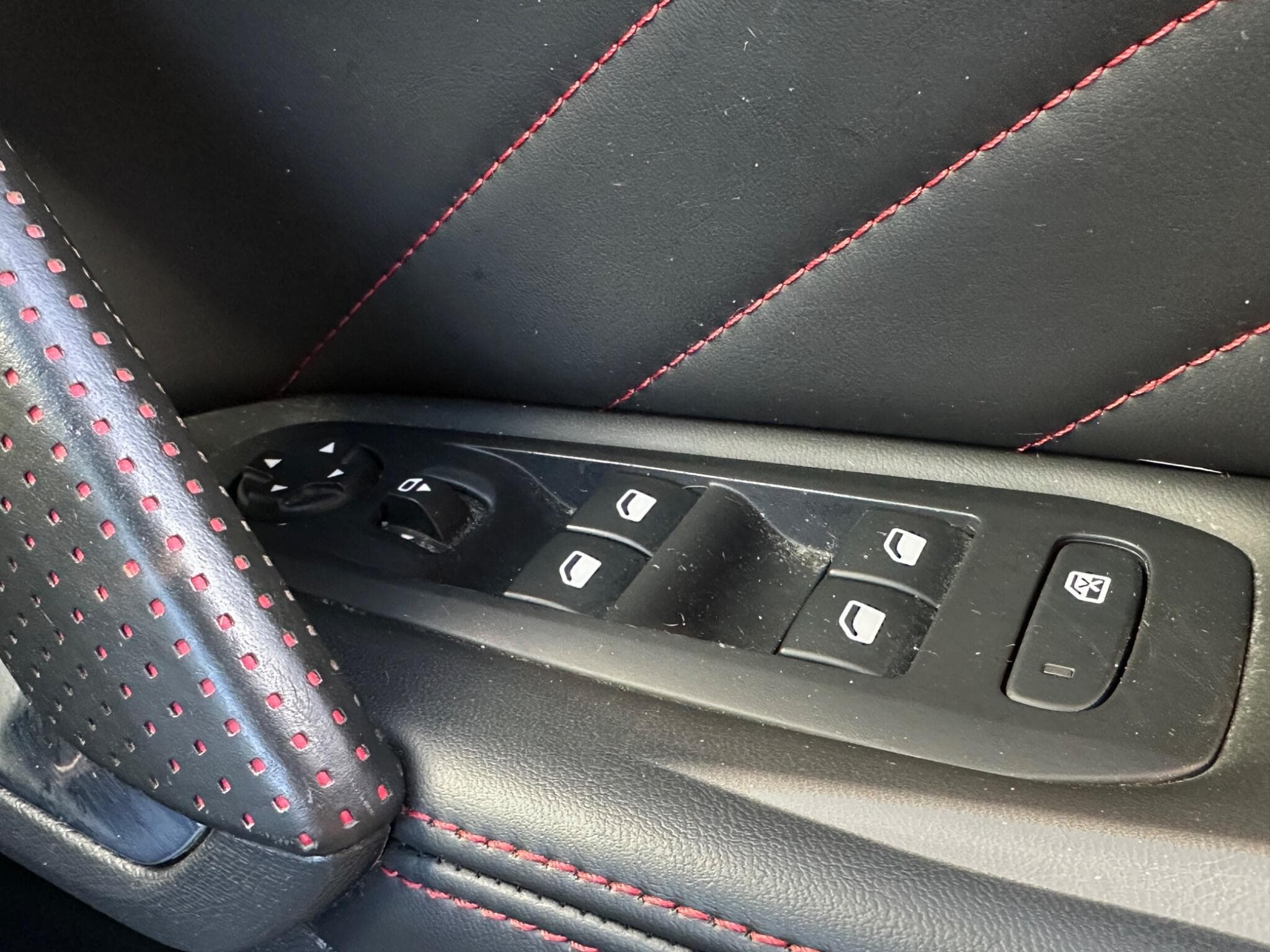 2016 Peugeot 308 - Thumbnail 16