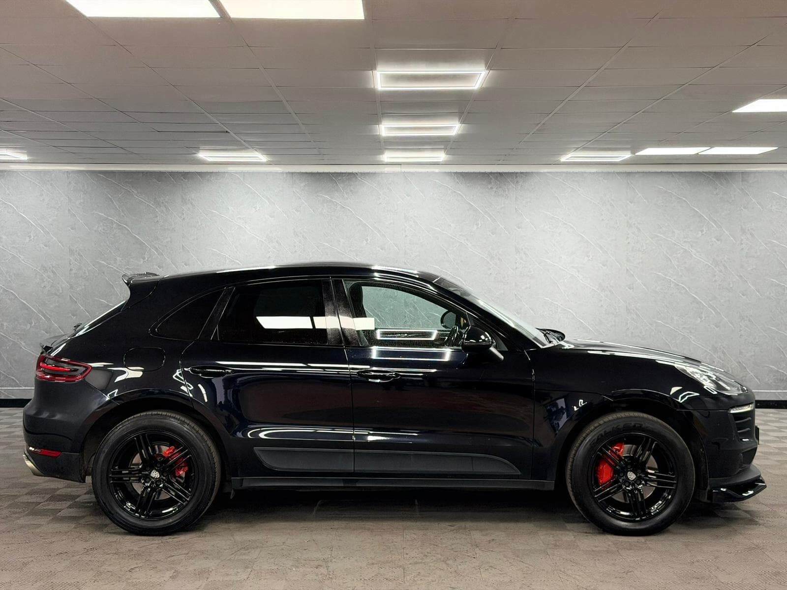 2017 Porsche Macan - Thumbnail 23