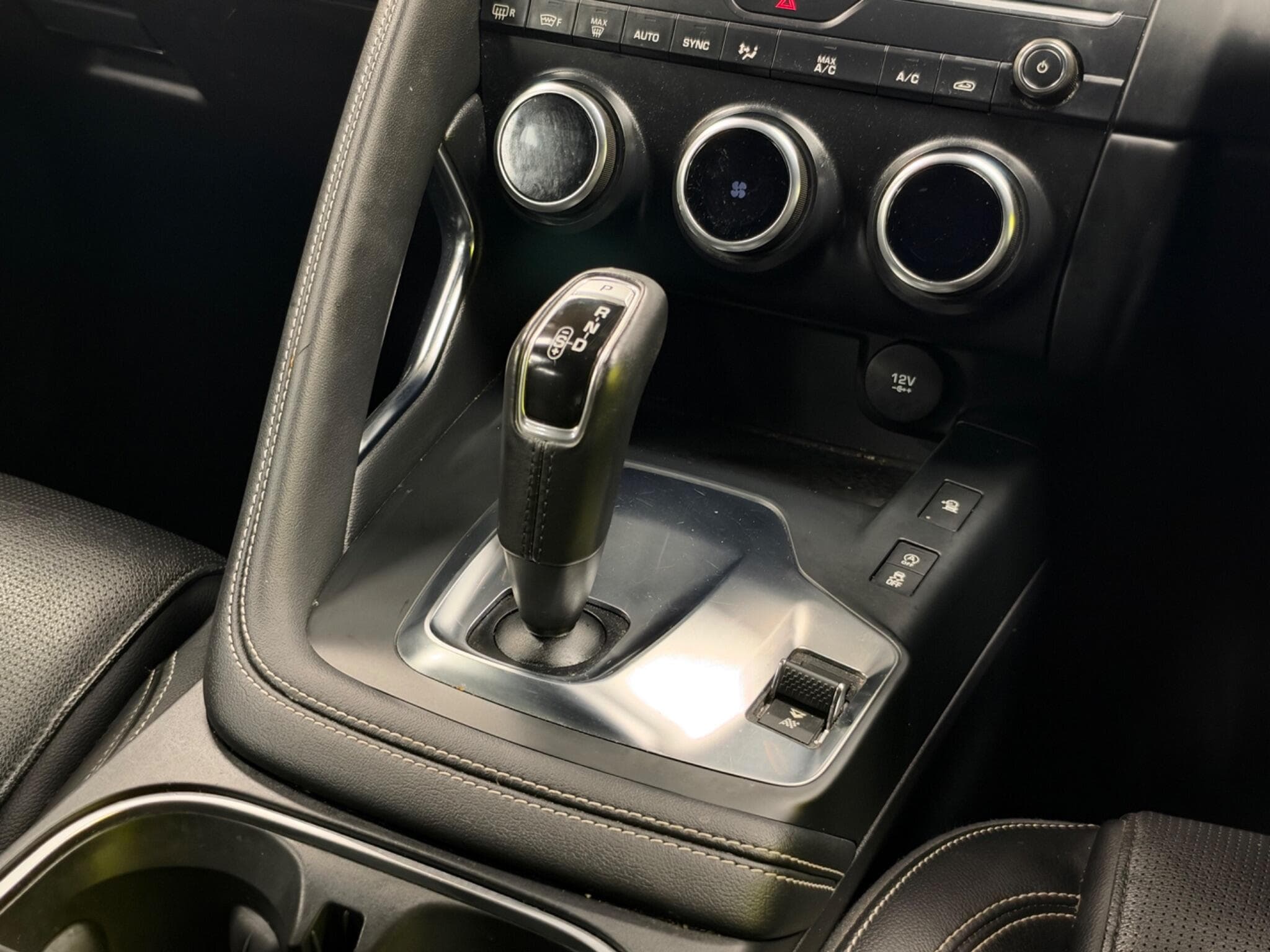 2018 Jaguar E-PACE - Thumbnail 17