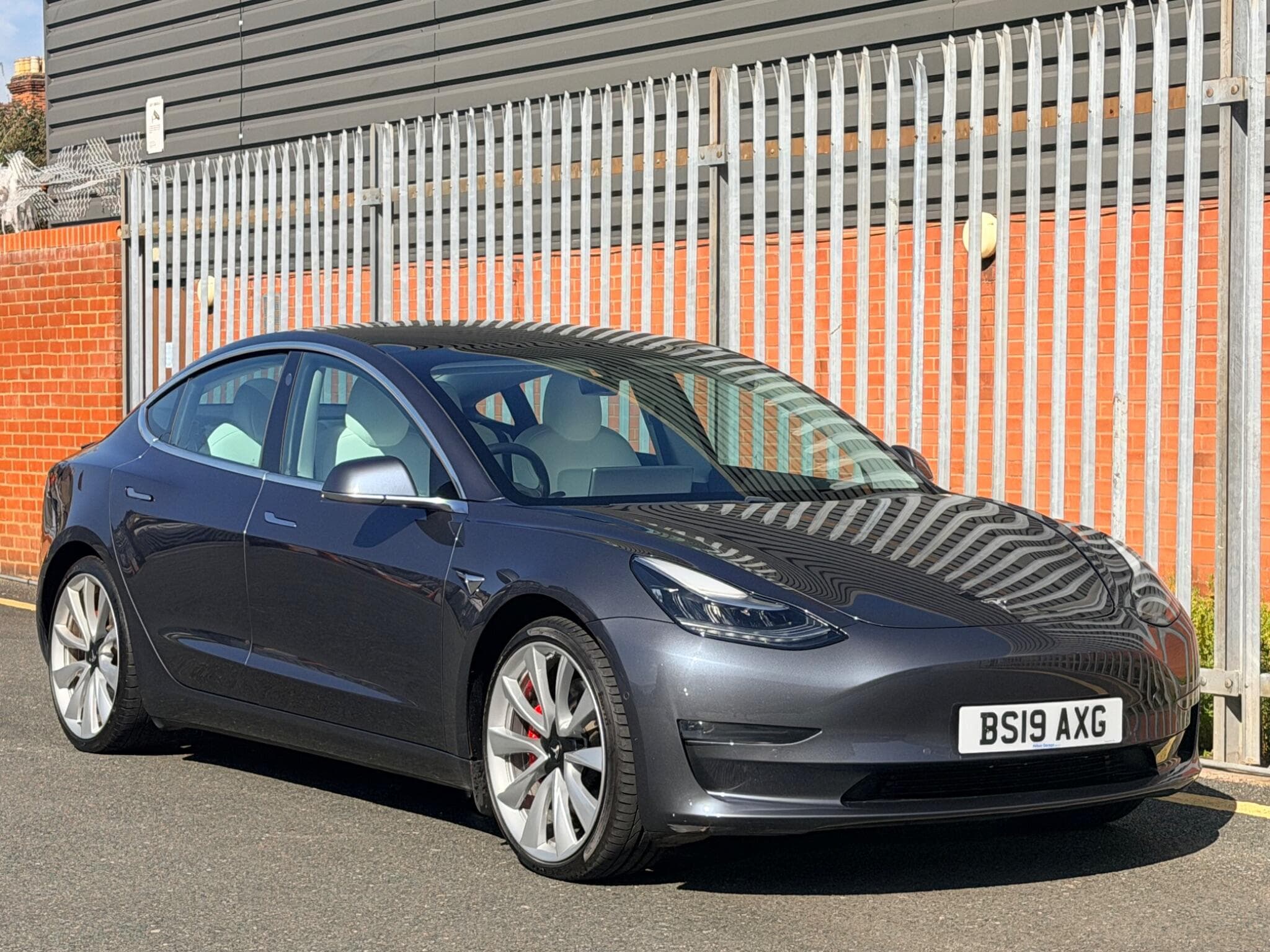 2019 Tesla Model 3 - Main