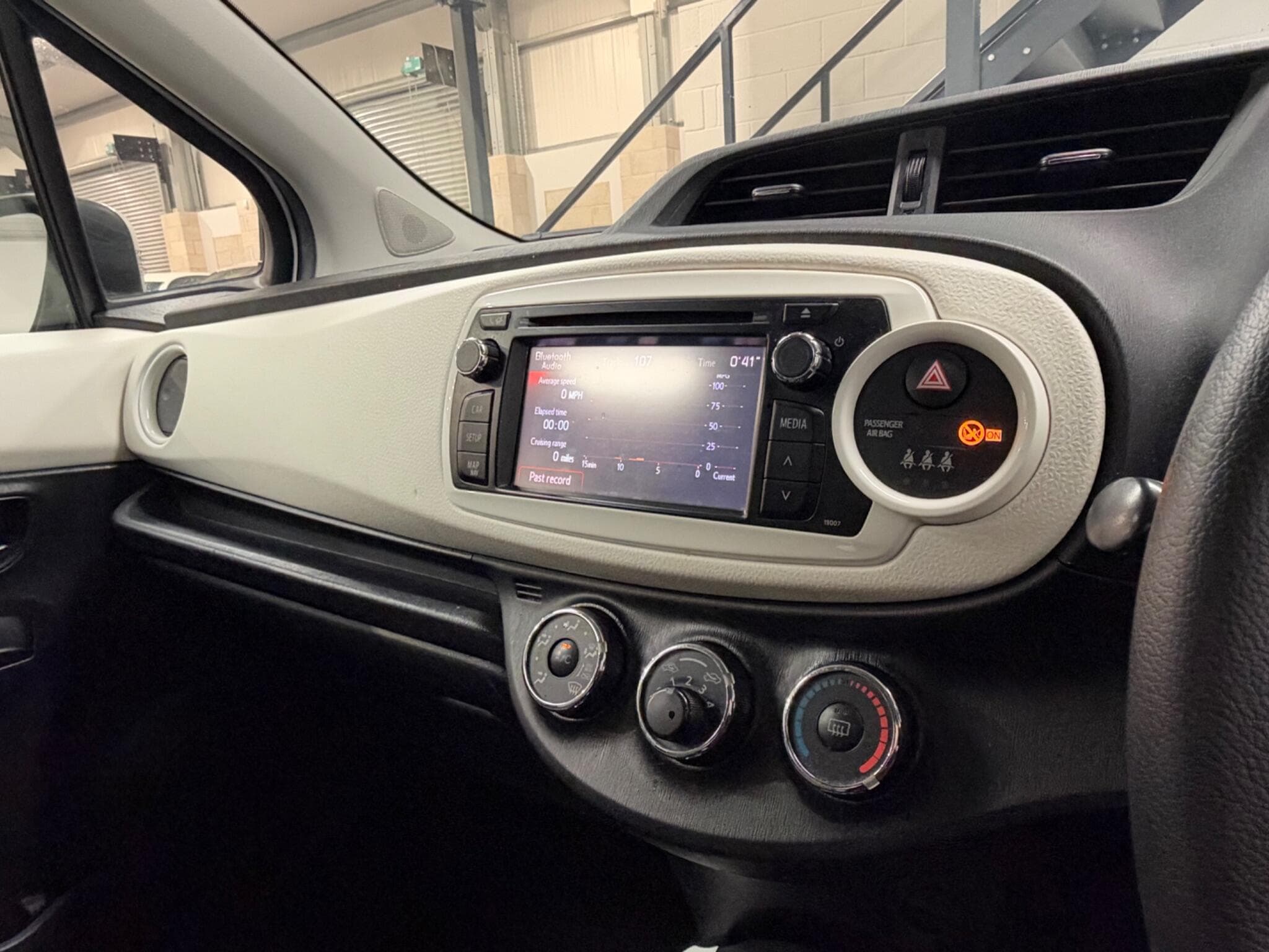 2013 Toyota Yaris - Thumbnail 37