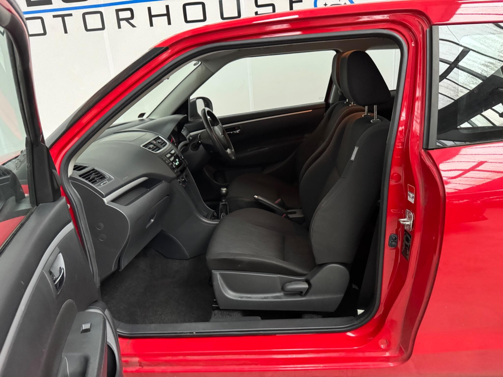 2012 Suzuki Swift - Thumbnail 9